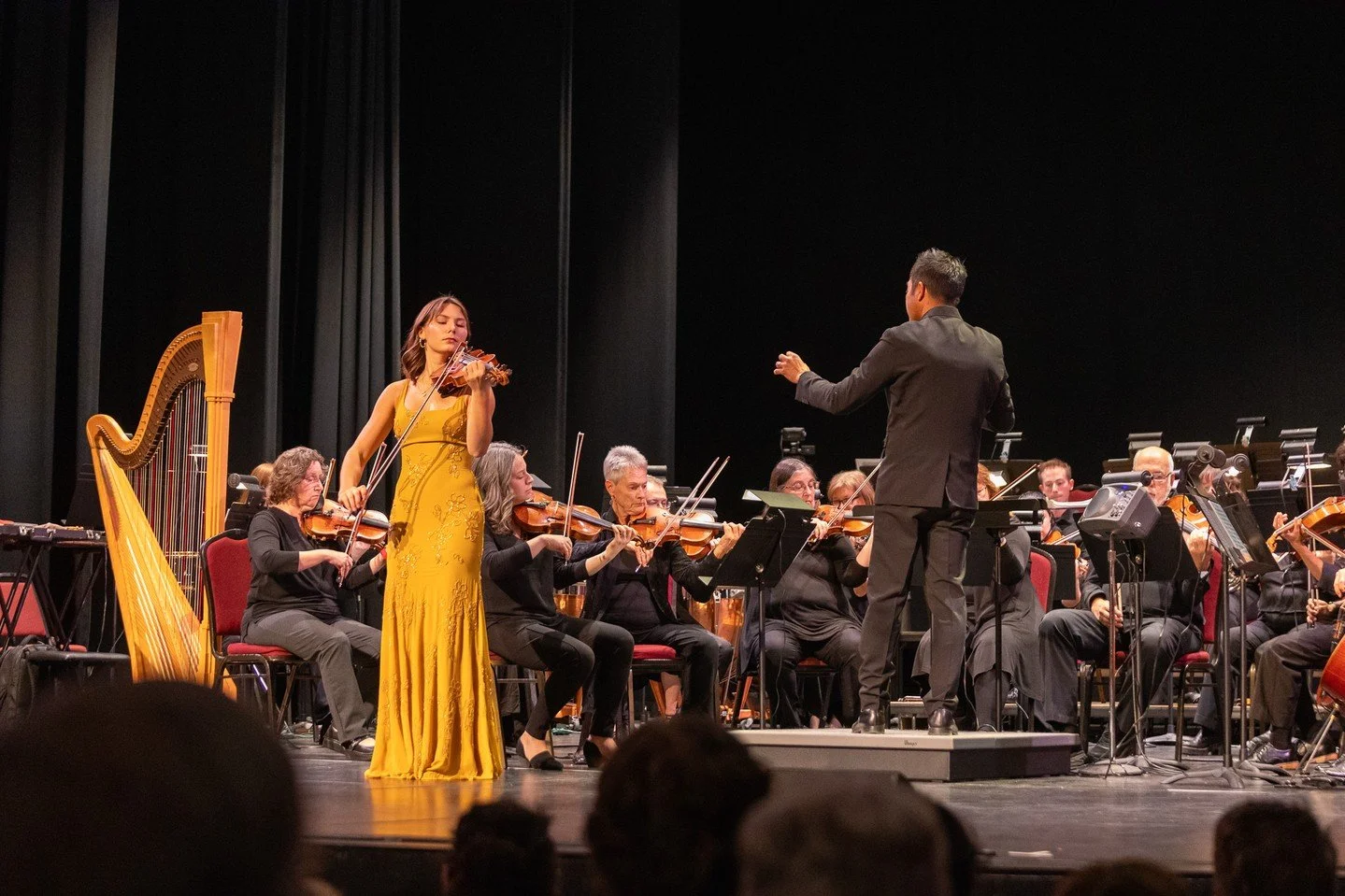 Thank you for a magical evening on Saturday!

A huge thank you to our incredible musicians, our talented guest artists Roger Anderson and Nicole Hren, and Classical Kids LIVE! for bringing Tchaikovsky Discovers America to life. 

A special congratula