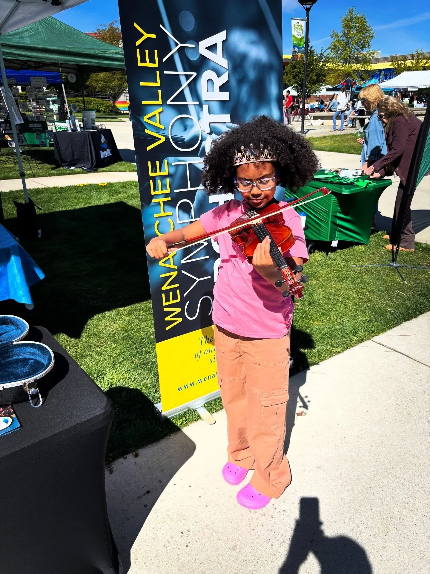 WVSO &amp; Youth Orchestra at the @sustainablencw #earthday fair!
Do you like violin?🎻🥰🎶

#earthday #wenatchee #wenatcheevalley #pickwenatchee