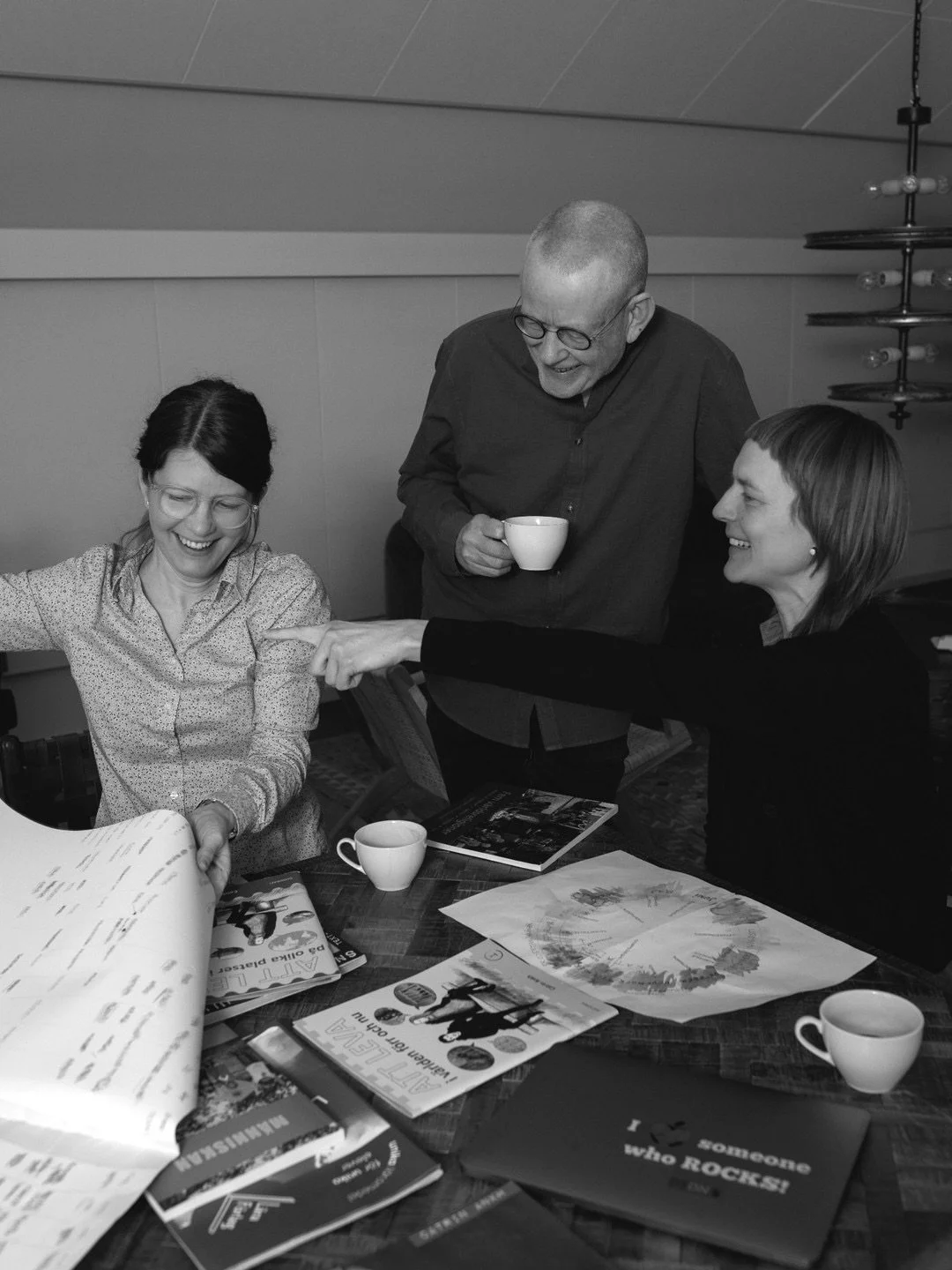 A founder's work already tells a story.
The images should continue it.
⠀⠀⠀⠀⠀⠀⠀⠀⠀
I photographed a family-run publishing company recently. in Uppsala. Two sisters and their father, together with part of their team.
⠀⠀⠀⠀⠀⠀⠀⠀⠀
They create learning mater