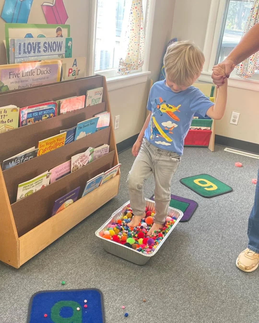 Sure, you&rsquo;ve felt the sensory bins with your hands&hellip;but have you ever tried with your feet! To celebrate the book, Pete the Cat&rsquo;s White Shoes we went on a sensory walk!