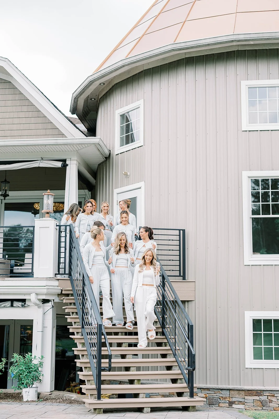 bridal party stairs (2).jpg