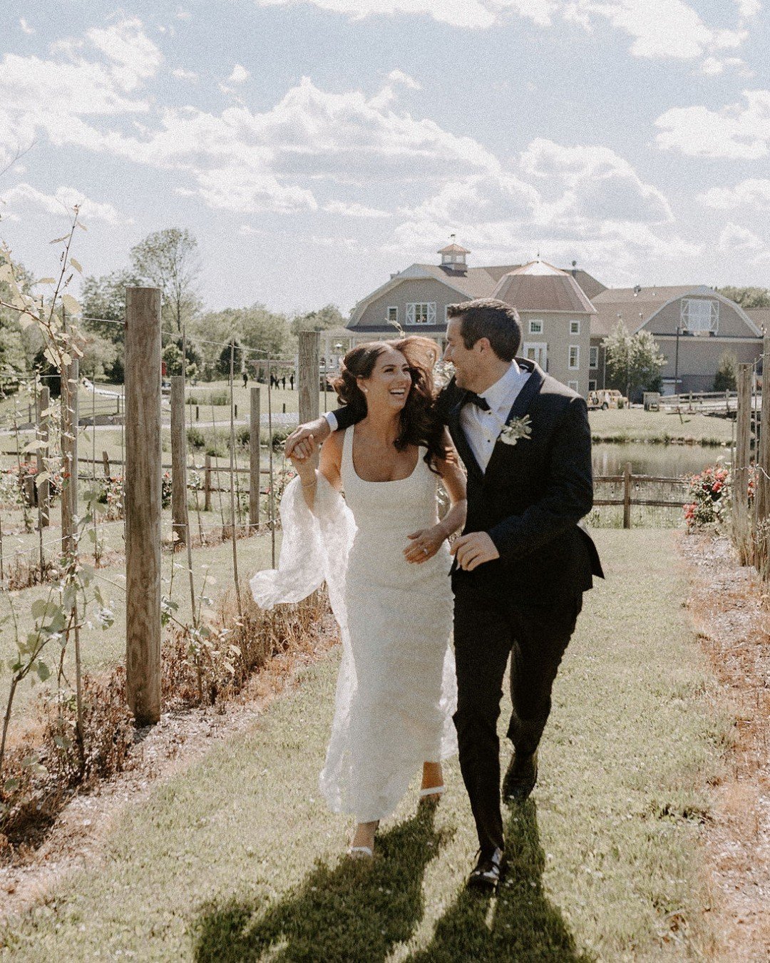 Looking through Nicole and Kevin's wedding photos is like watching a romantic movie ♡ From frolicking through the vineyard to twirling in the meadow to clinking glasses with bubbly, their June wedding was nothing short of magical!

📸 @ravenandthewil
