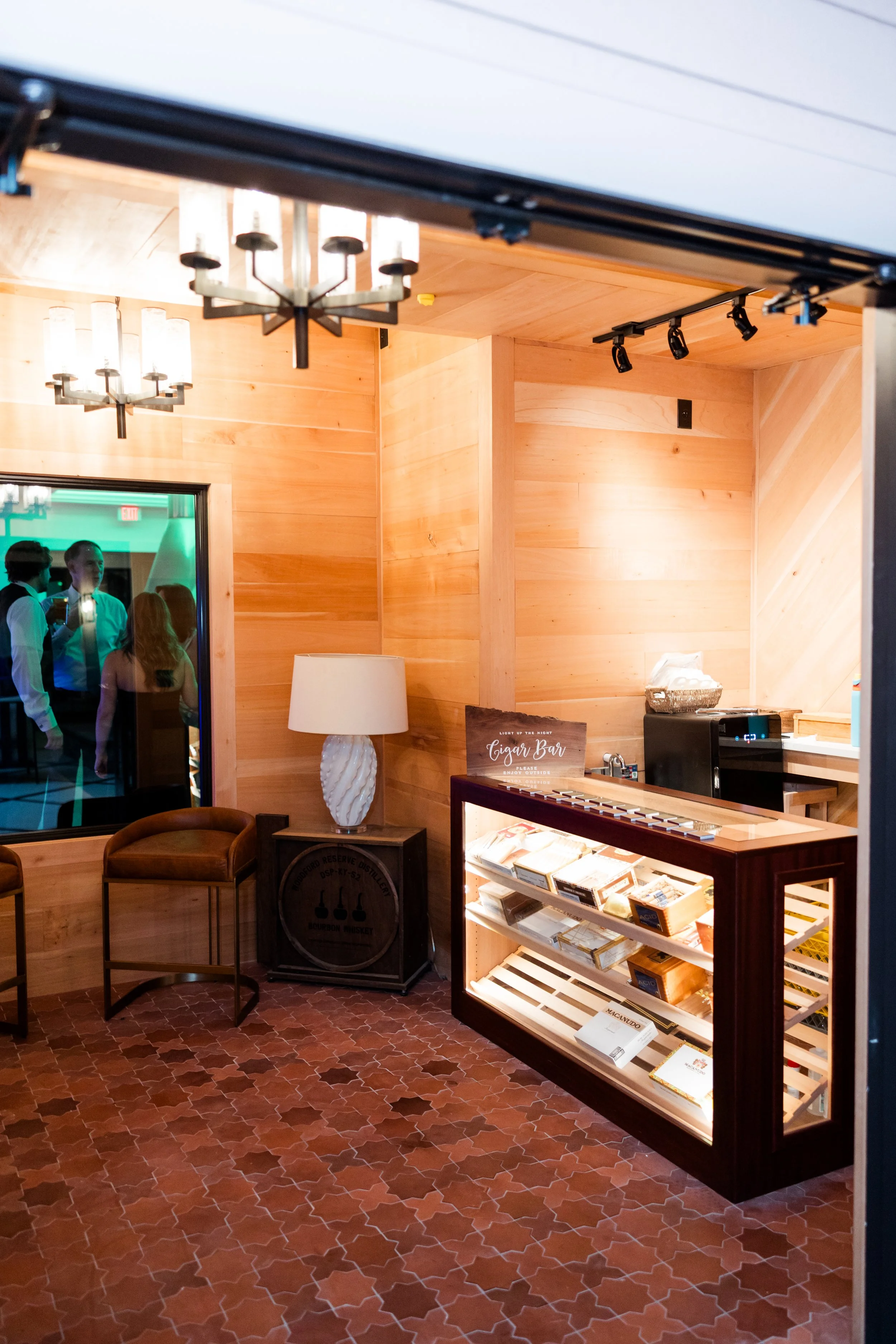 cigar bar (2).jpg