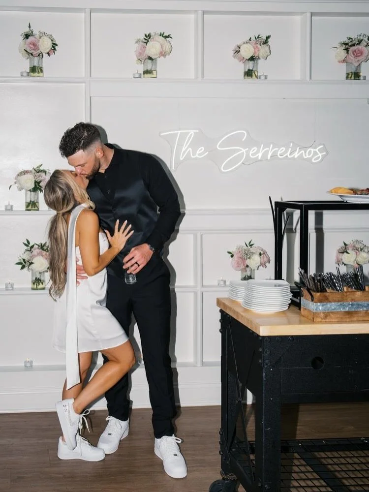 Proof that Cupid&rsquo;s been busy at Bear Brook Valley 🥹

Happy Valentine&rsquo;s Day to all our former &amp; future couples💘

#valentinesday #njwedding #njbrides #bearbrookvalley 

📸💐in order: 
@lindsayeileenphotography @lushfleuriste 
@courtne