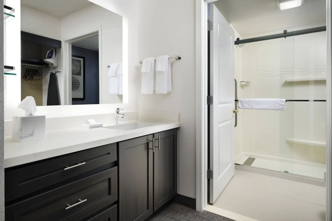 ri-cdwri-bathroom-shower-33949_Classic-Hor.jpg