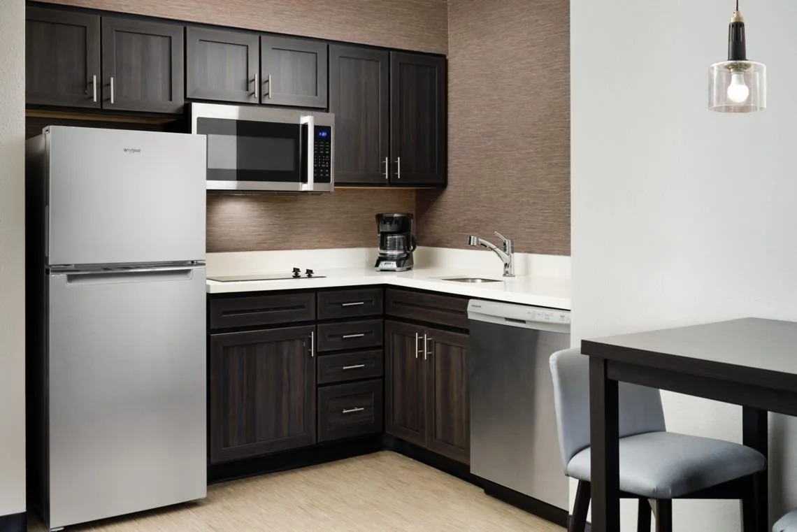 ri-cdwri-suite-kitchen-16502_Classic-Hor.jpg