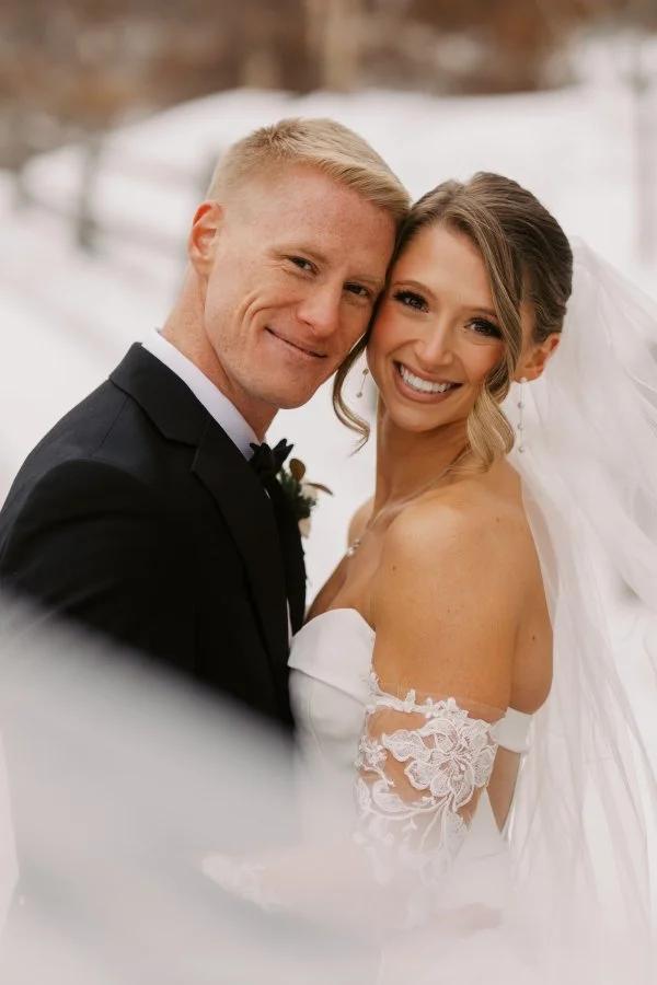 bride and groom details winter (3).jpg