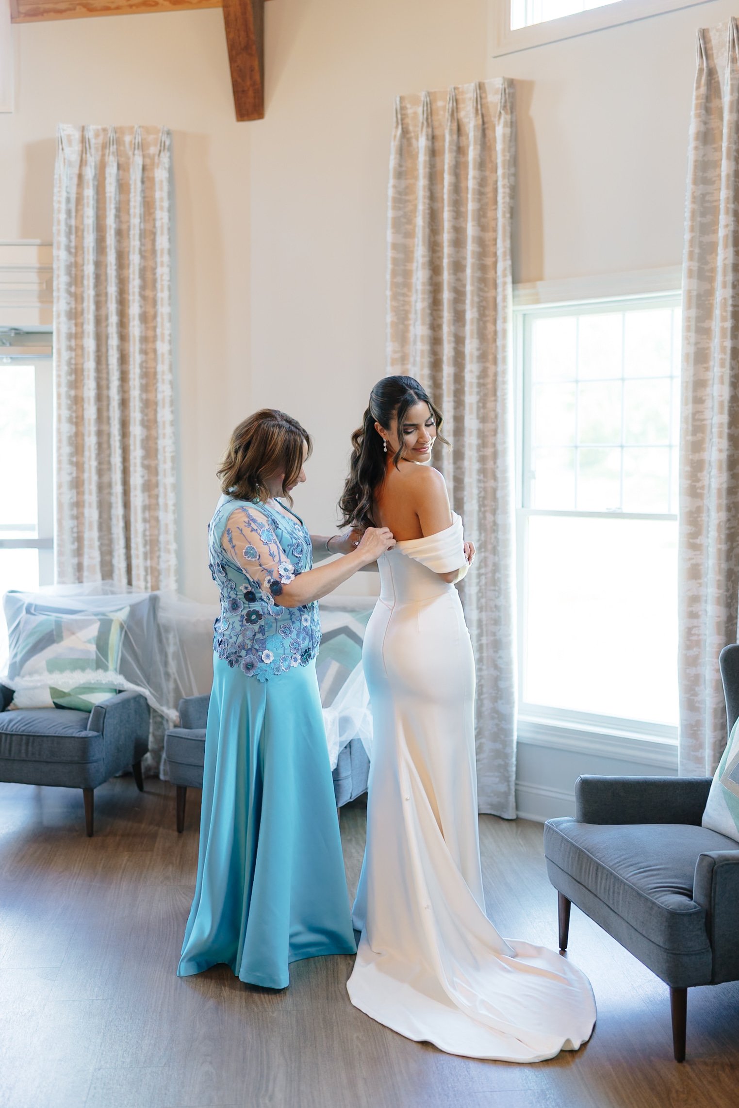 silo suite, mom helping dress, bride.jpg