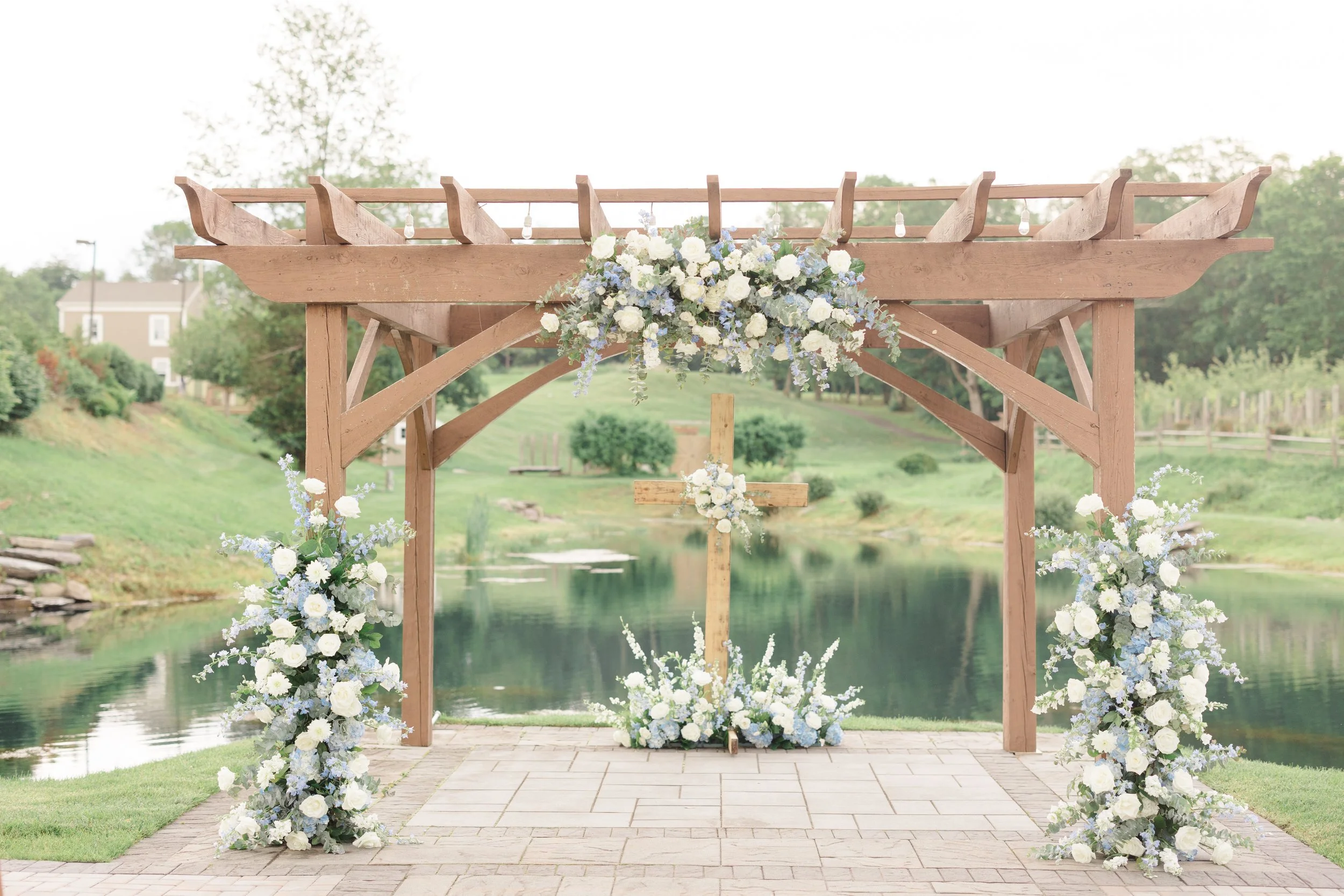 outdoor ceremony arch.jpg