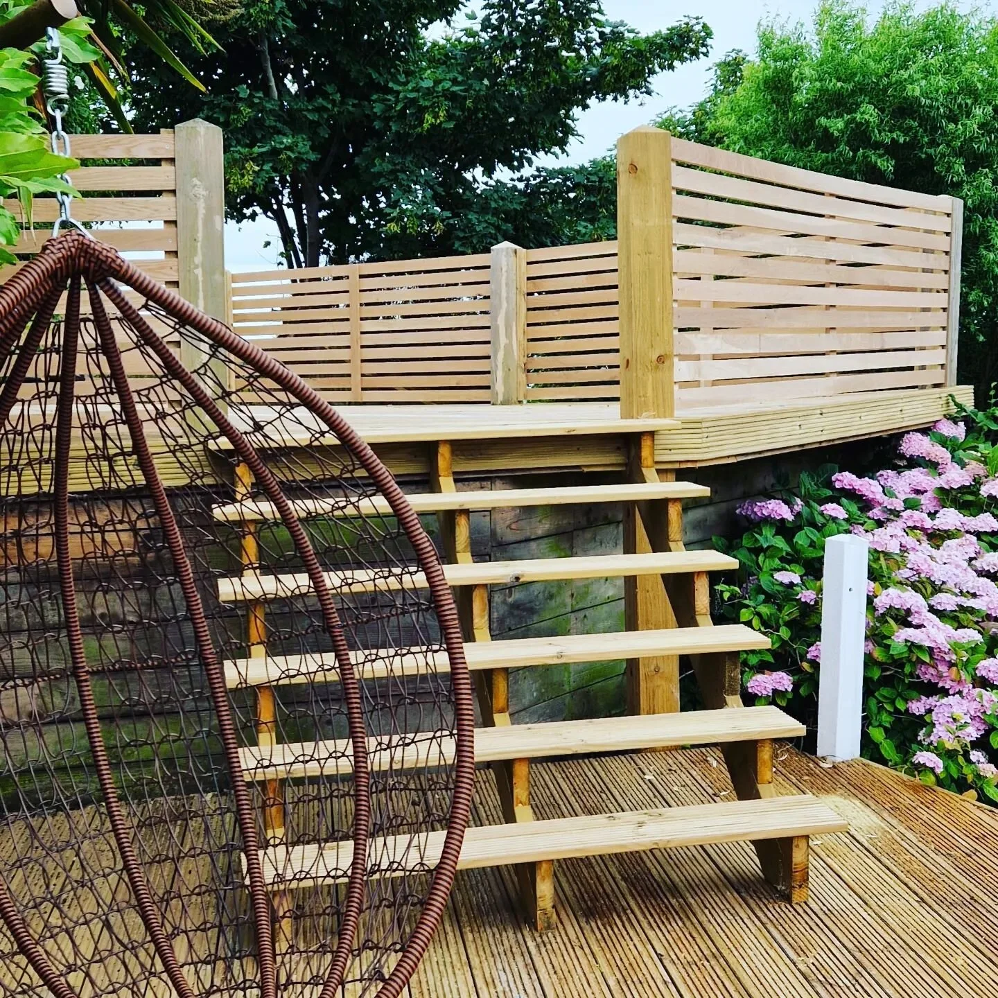 Slated Oak installed on our Job in St Leonards, adds abit of privacy and a nice sleek finish! 👌

☎️ - 07469247065
📧 - lewis@custombuildcarpentry.com