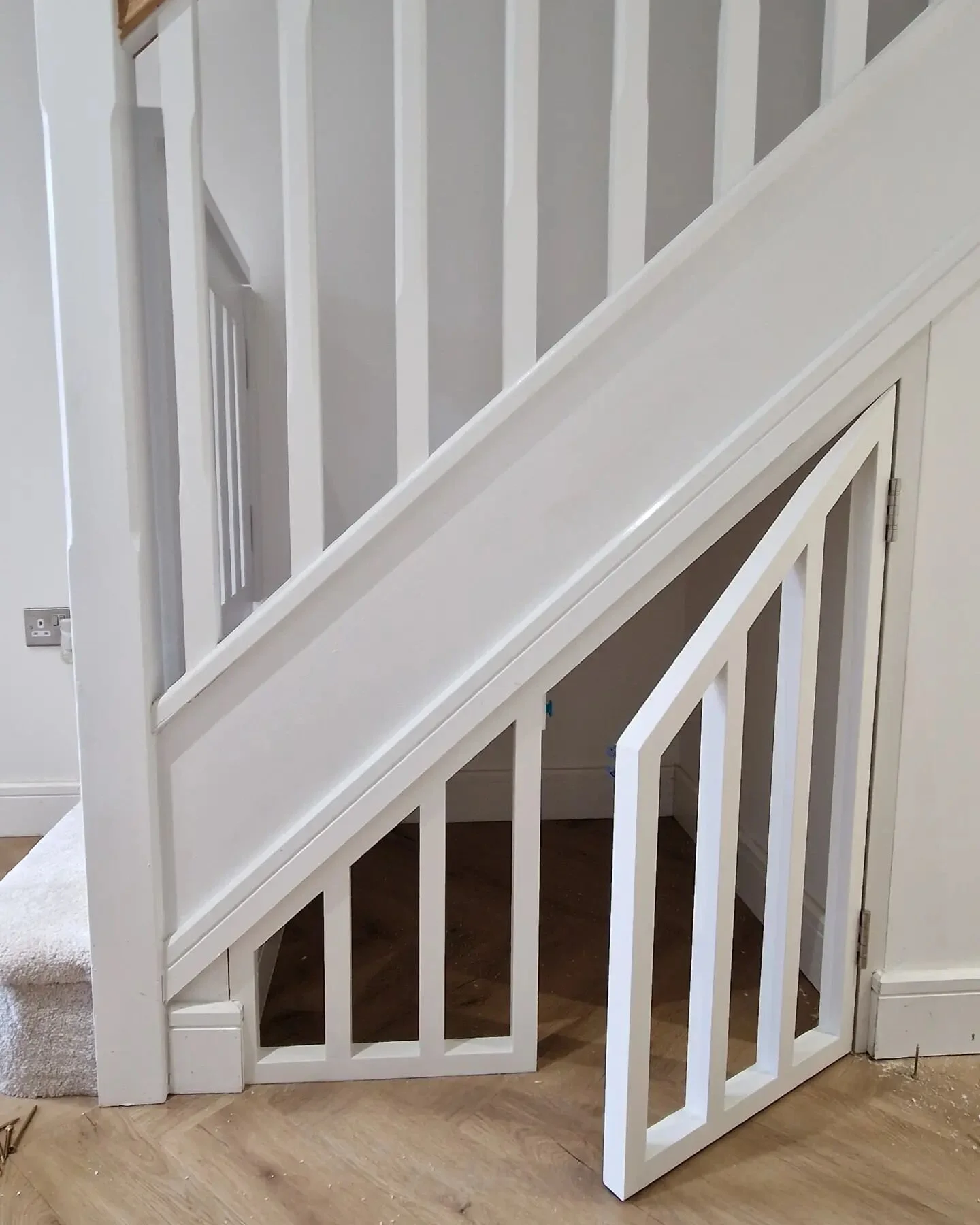 Little Saturday job completed ✅️

Clients needed a place for their doggies to call their own whilst they went out, so we built a little gate under the stairs.

.
.
.
.
 
#carpentry #custombuild #shed #building #woodworking #wood #instagram #outbuildi