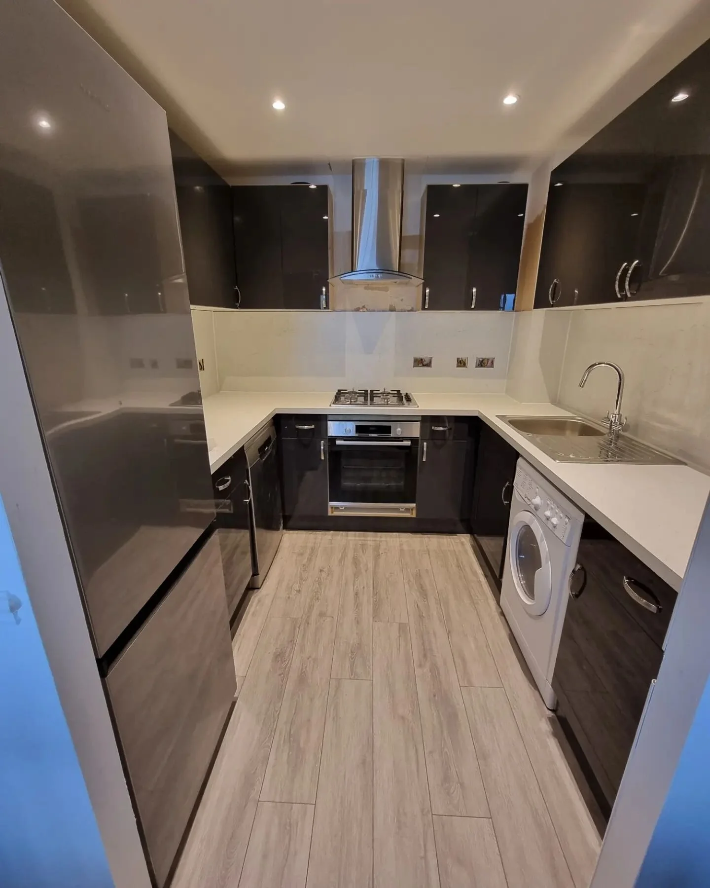 Last job of the year for us here at Custombuild, a few snags in the new year with a bit of decorating and extras.

Complete kitchen refurb in the North harbour of Eastbourne ready for full use for the festive season 🎄🎁

Kitchen finished in hockley 