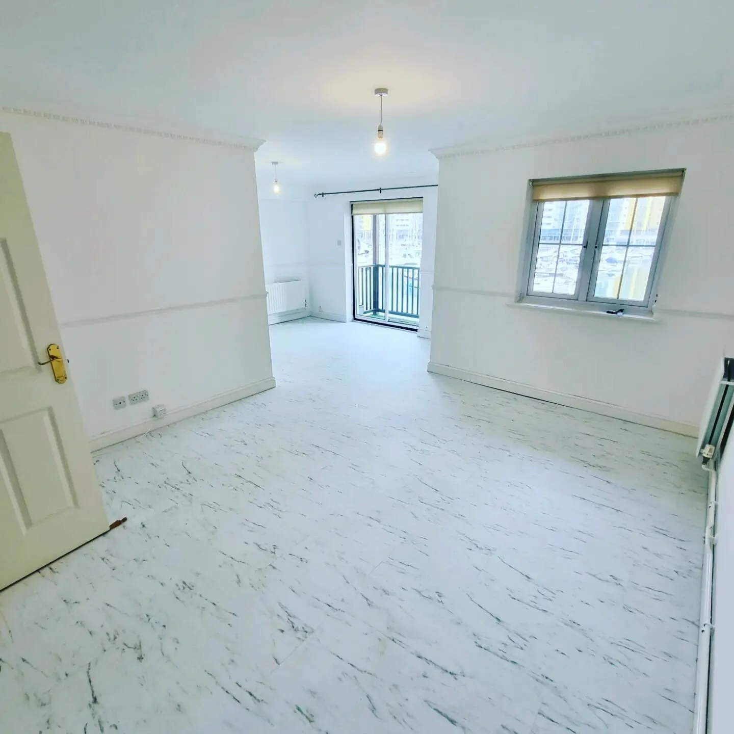 Marble effect LVT floor installed in the north harbour.

For all enquiries:
☎️- 07469247065
📧- lewis@custombuildcarpentry.com