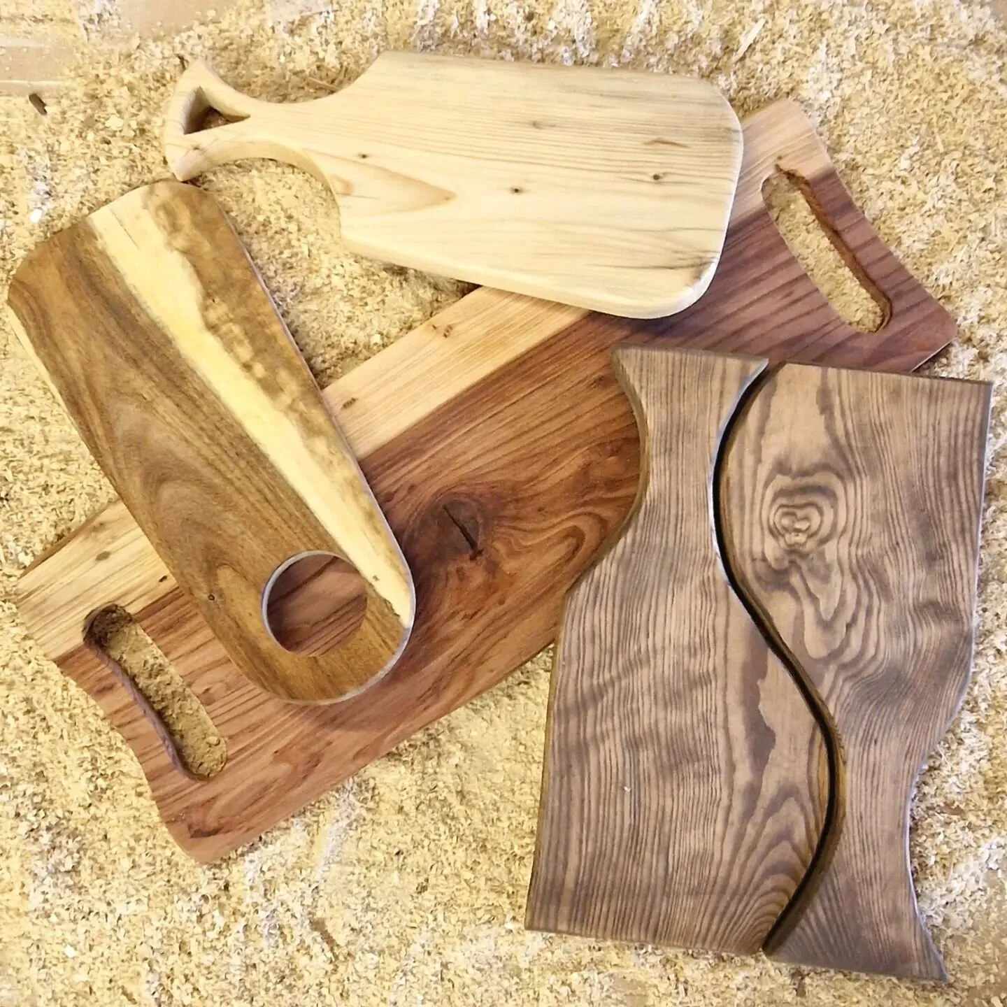 First Christmas order for handmade Charcuterie boards out the door today, mixture of timbers, sizes and designs. 

(🤫 we also make wine racks🤫)

Have a design in mind? Send us a message and we'll get it make to order 👏

☎️ - 07469246065
📧 - lewis