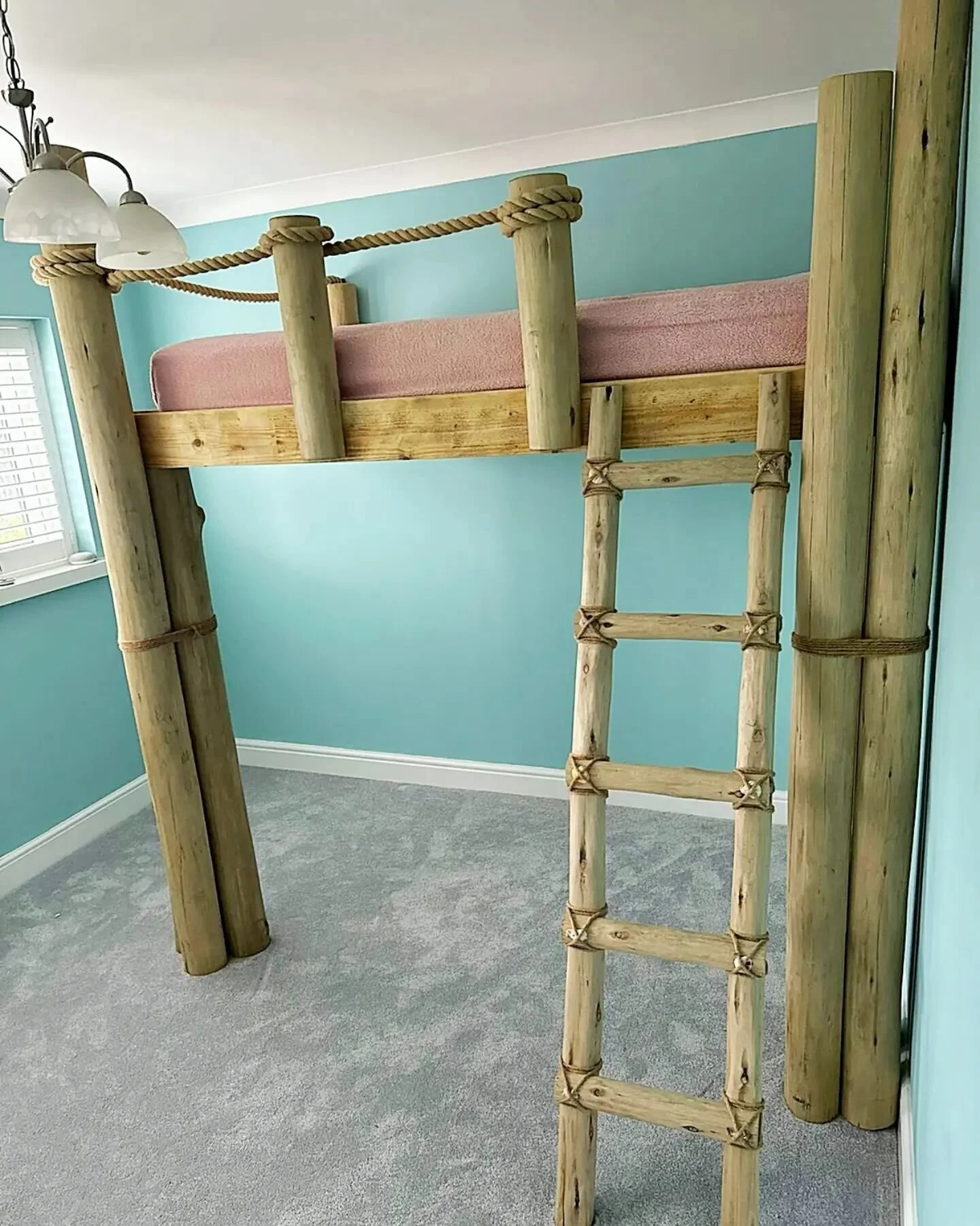 Ever seen a raised driftwood style beach bed? 

Its Made of Eucylyptus Grandis, and distressed pine! And we loved every minute of building it.

.
.
.
.
.

#carpentry #custombuild #shed #building #woodworking #wood #instagram #outbuilding #chippy #pin