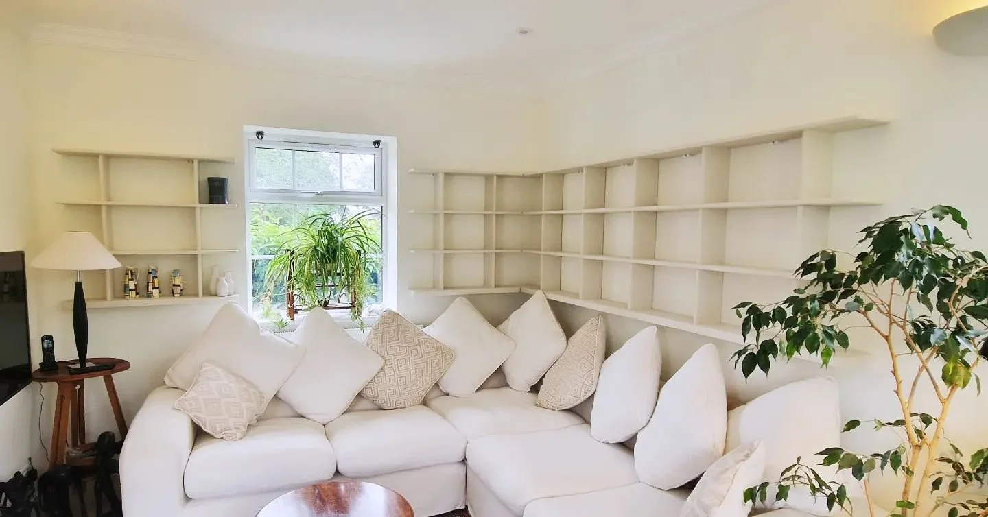 The brief was a floating Library in the snug with enough space for my 100's of books 📚

Sprayed by Red Pepper Kitchens in Farrow and Ball Skimming stone No 142.

We think we nailed it!

☎️ - 07469247065
🌐 - www.custombuildcarpentry.com
📧 - lewis@c