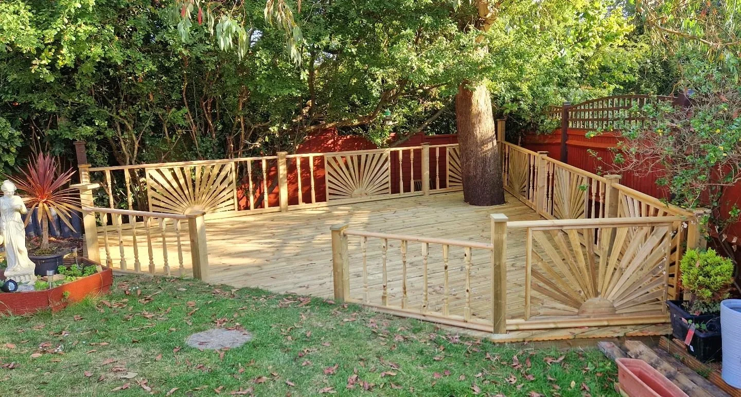 Massive difference to this garden. Back to its former glory🏅

Rebuilt a rotten corner deck in Eastbourne. under a lovely Oak tree. 

☎️ - 07469247065
📧 - lewis@custombuildcarpentry.com 
🌐 - www.custombuildcarpentry.com