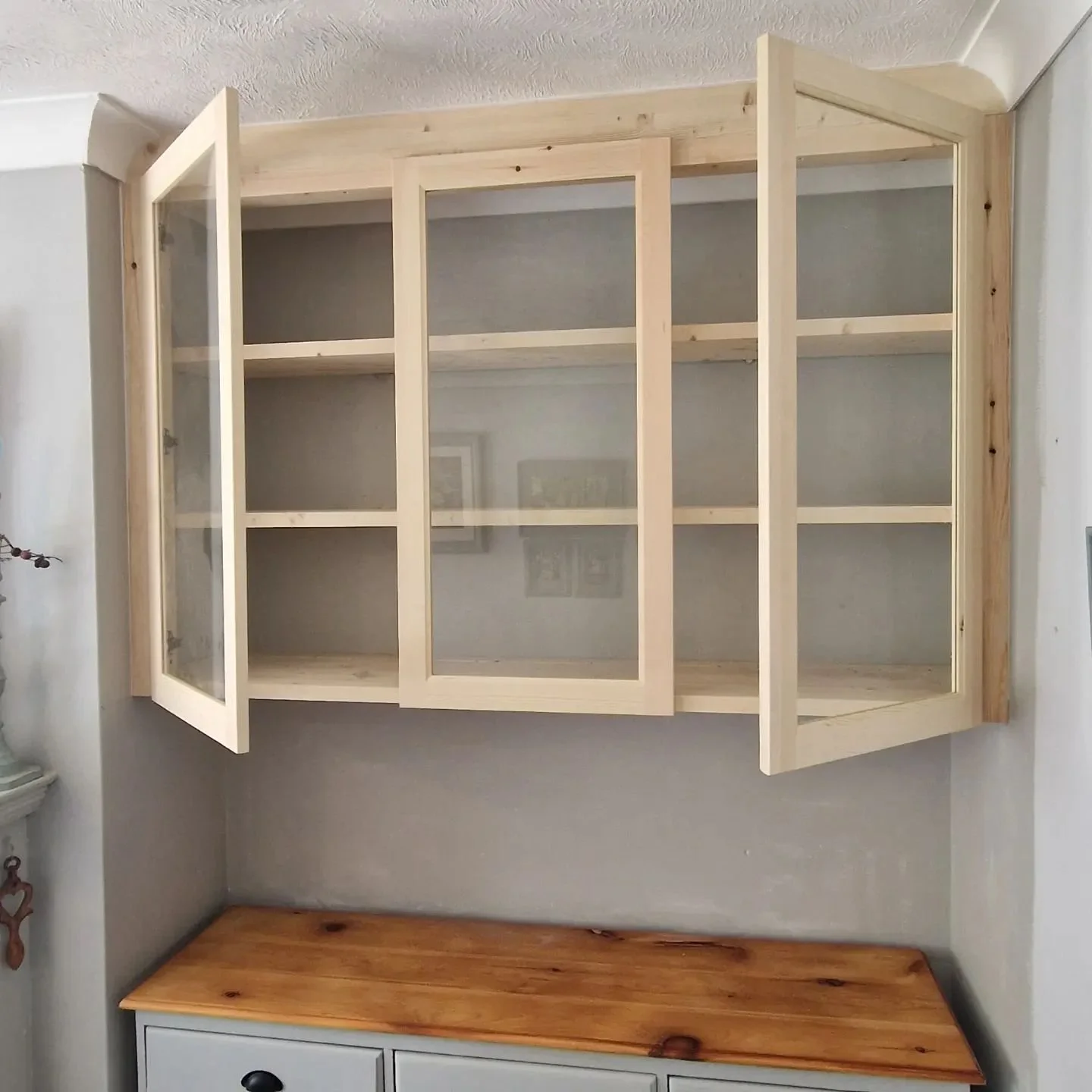 Real timber and real joinery 🙌 not a piece of MDF in sight.

3 Pine floating shelves, sat behind a Redwood frame; housing Tuplip timber glazed doors.

☎️ - 07469247065
📧 - lewis@custombuildcarpentry.com 
🌐 - www.custombuildcarpentry.com