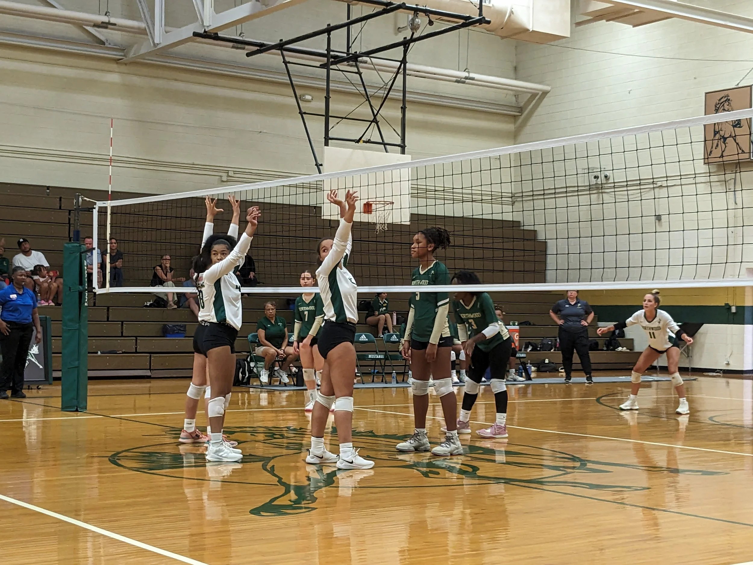 Mustang Volleyball 3-2 after Monday win