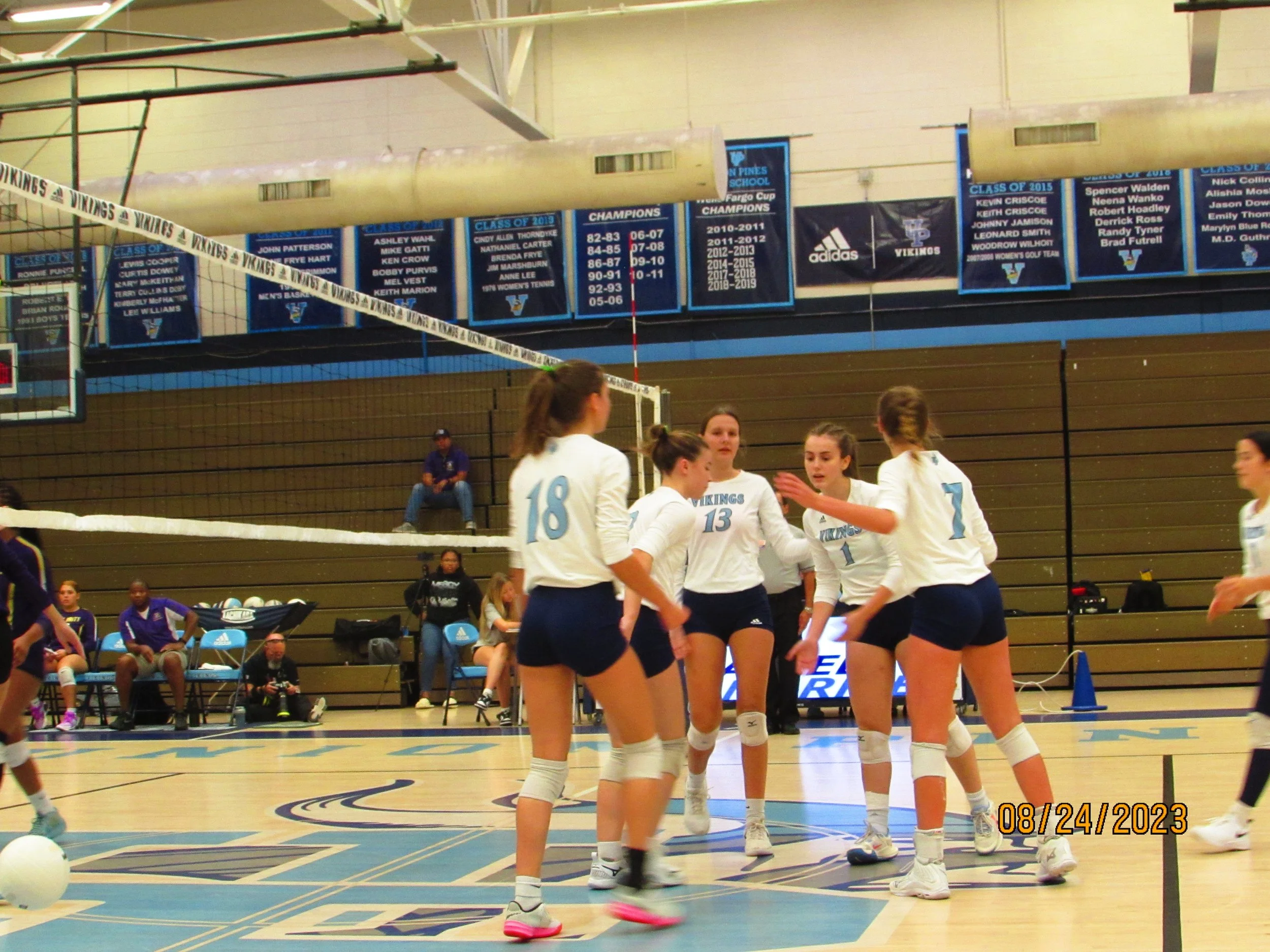 Viking Volleyball defeats Richmond  
