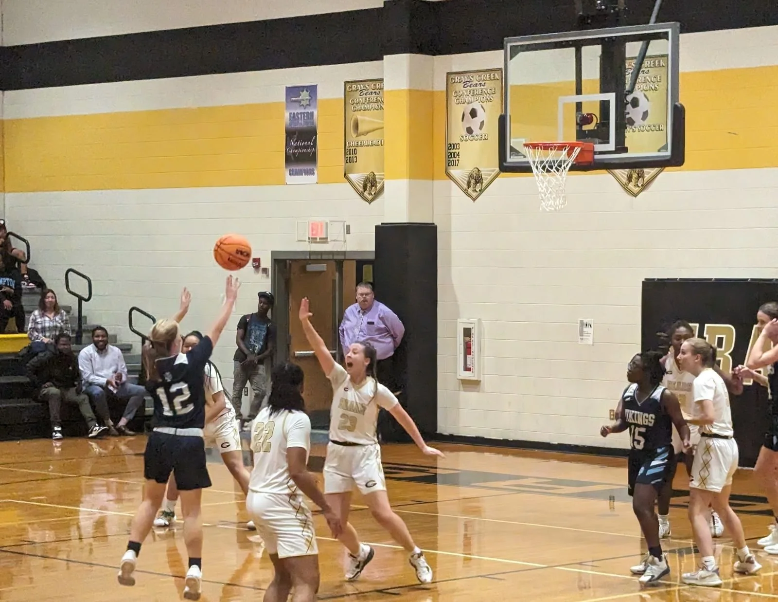 Vikings get road wins on Friday