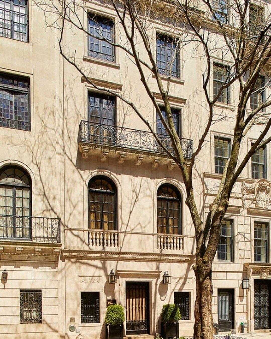 Steeped in classic Manhattan architecture and elevated through thoughtful renovation, 11 East 74th Street offers a rare blend of heritage and modern living on the Upper East Side.

Listed by @BHHSNewYork.