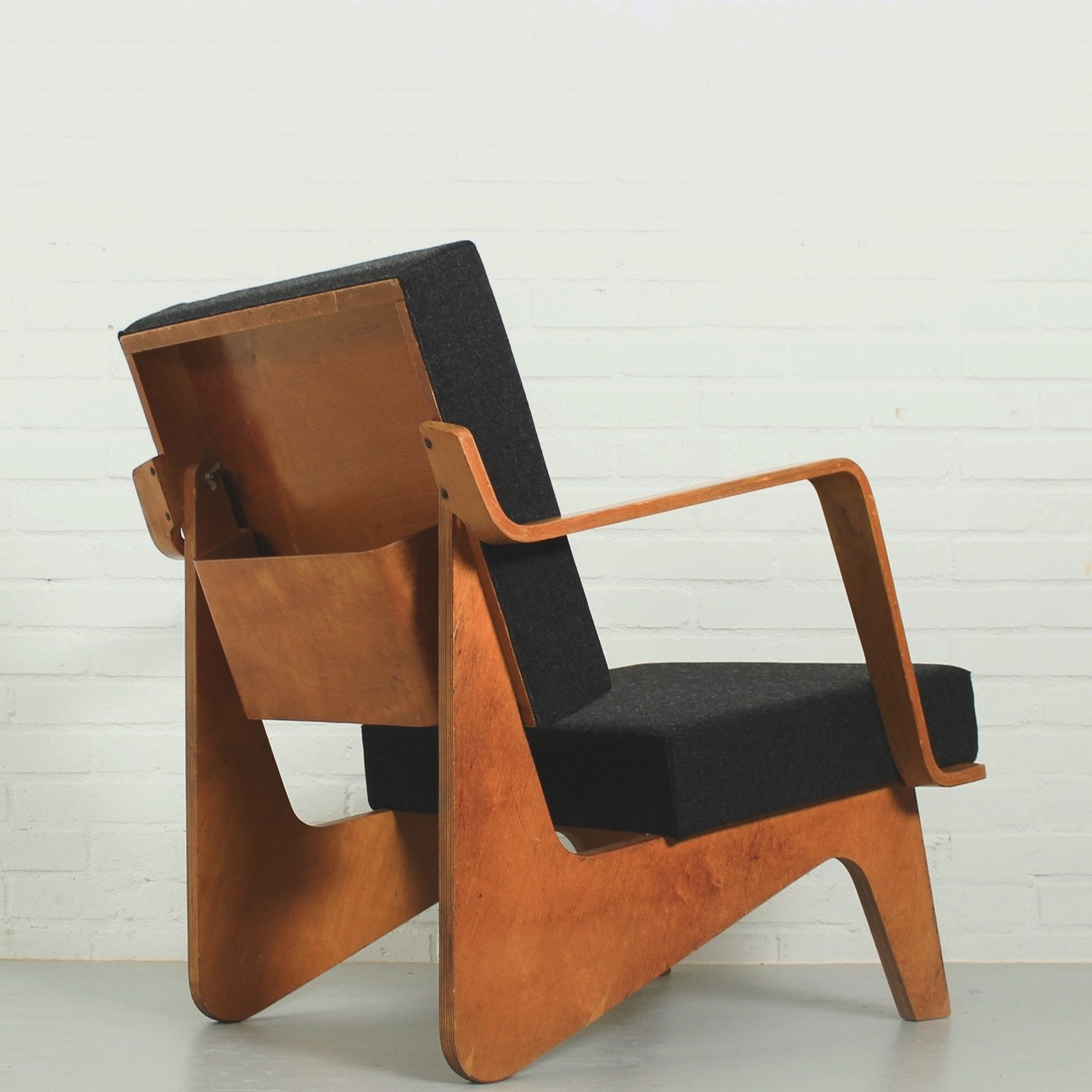 Rare FB03 Combex Chair with magazine holder by Cees Braakman for Pastoe. Netherlands, 1950
