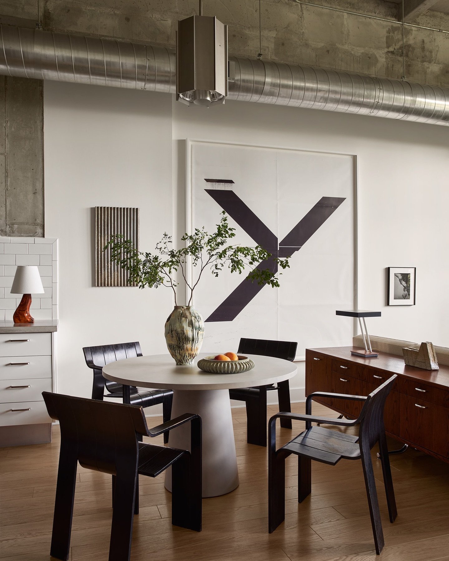 Dining-cum-workspace in my Miami loft featured on @archdigest 

Vintage beechwood armchairs by #gijsbakker for #castelijn surround a concrete table with @janeyangdhaene vase from @mindysolomongallery and #arnebang bowl from @officialfreeformsnyc. 
 
