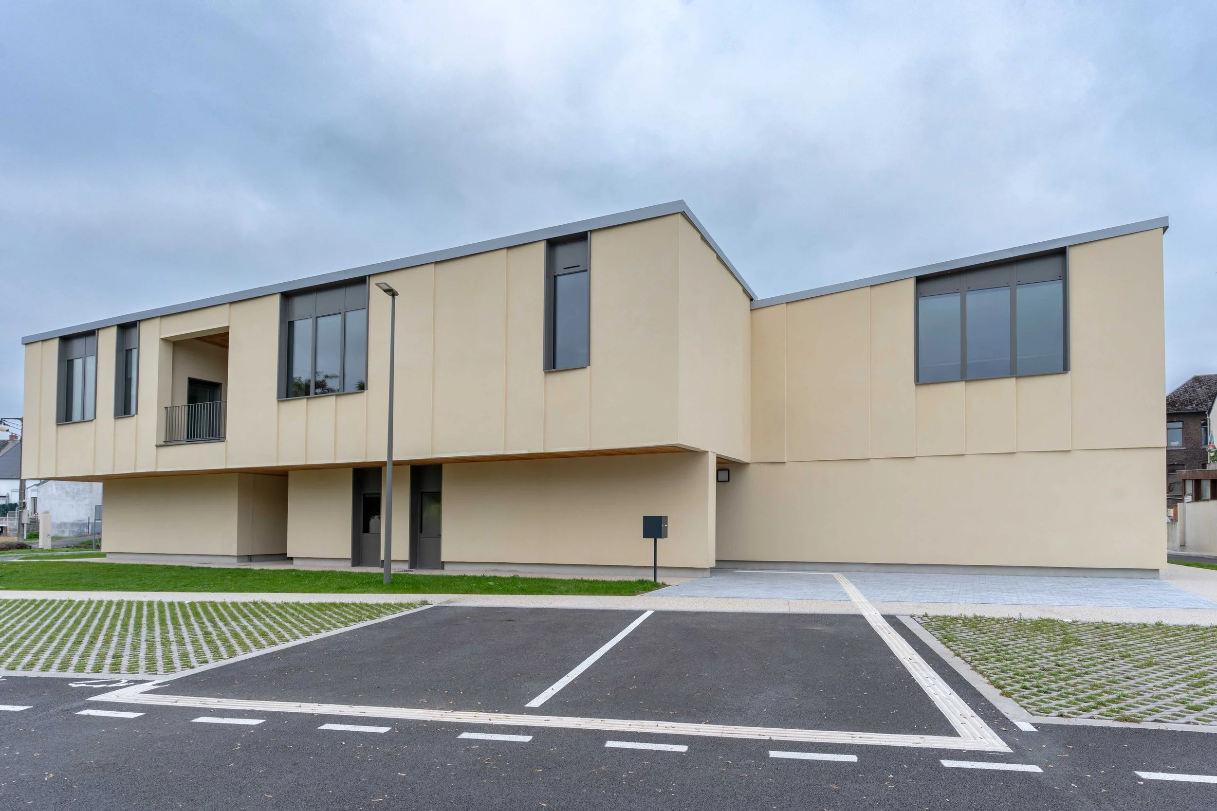 Mairie de Rousies, Salvator-John Liotta, Alia Bengana, Becambium, hors site, beton de chanvre, hempcrete