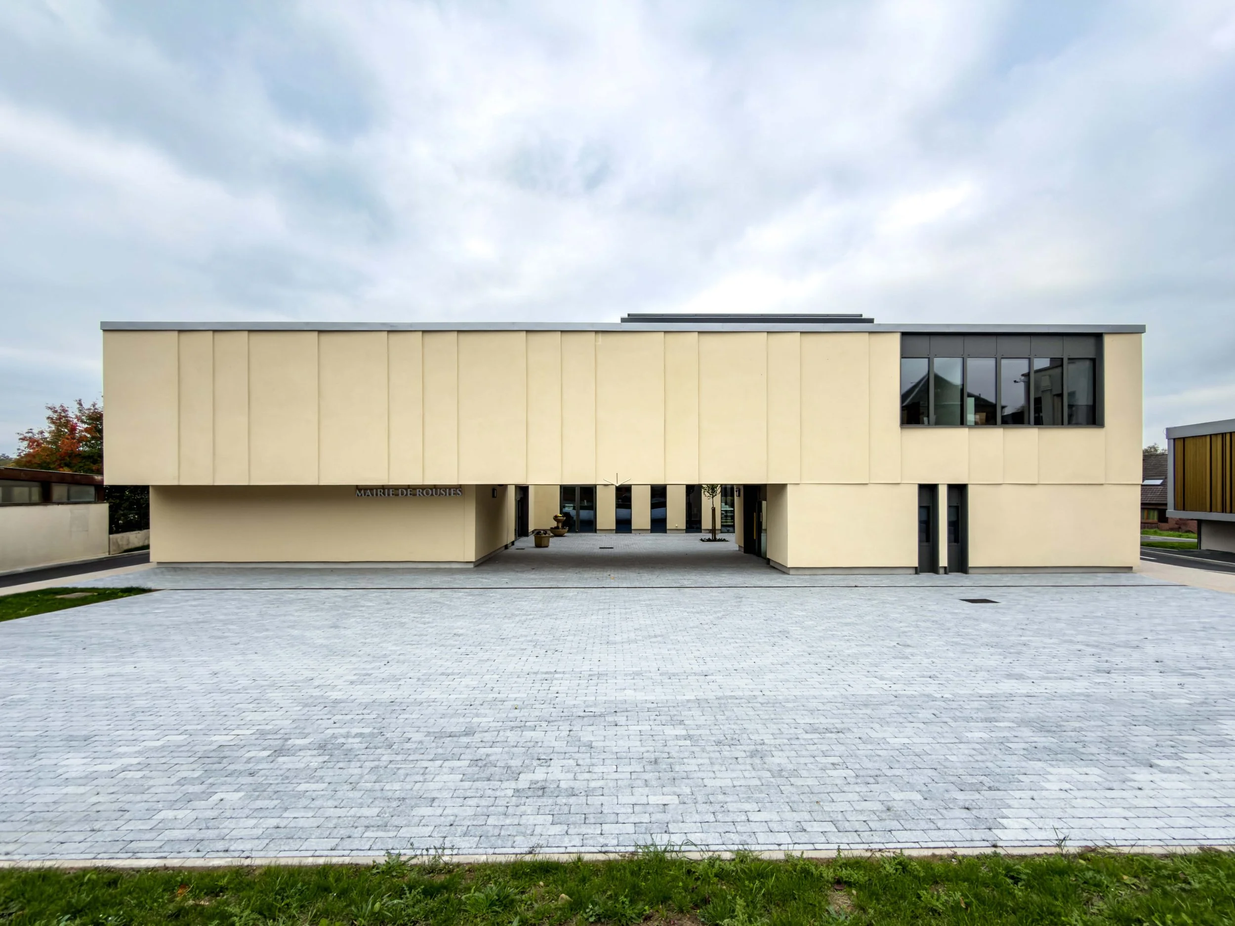Mairie de Rousies, Salvator-John Liotta, Alia Bengana, Becambium, hors site, beton de chanvre, hempcrete