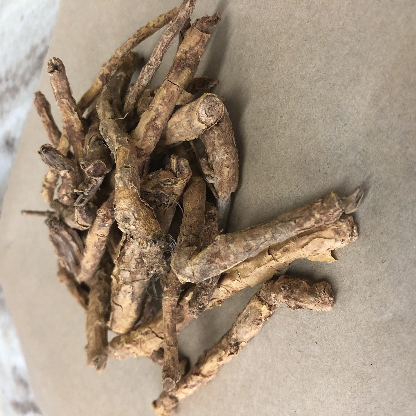 Scutellaria baicalensis is a cold and bitter herb that has anti-inflammatory and analgesic properties. It clears heat and resolves dampness in the case of painful swelling and injury.

One of 11 powerful medicinal grade herbs that provide the fantast