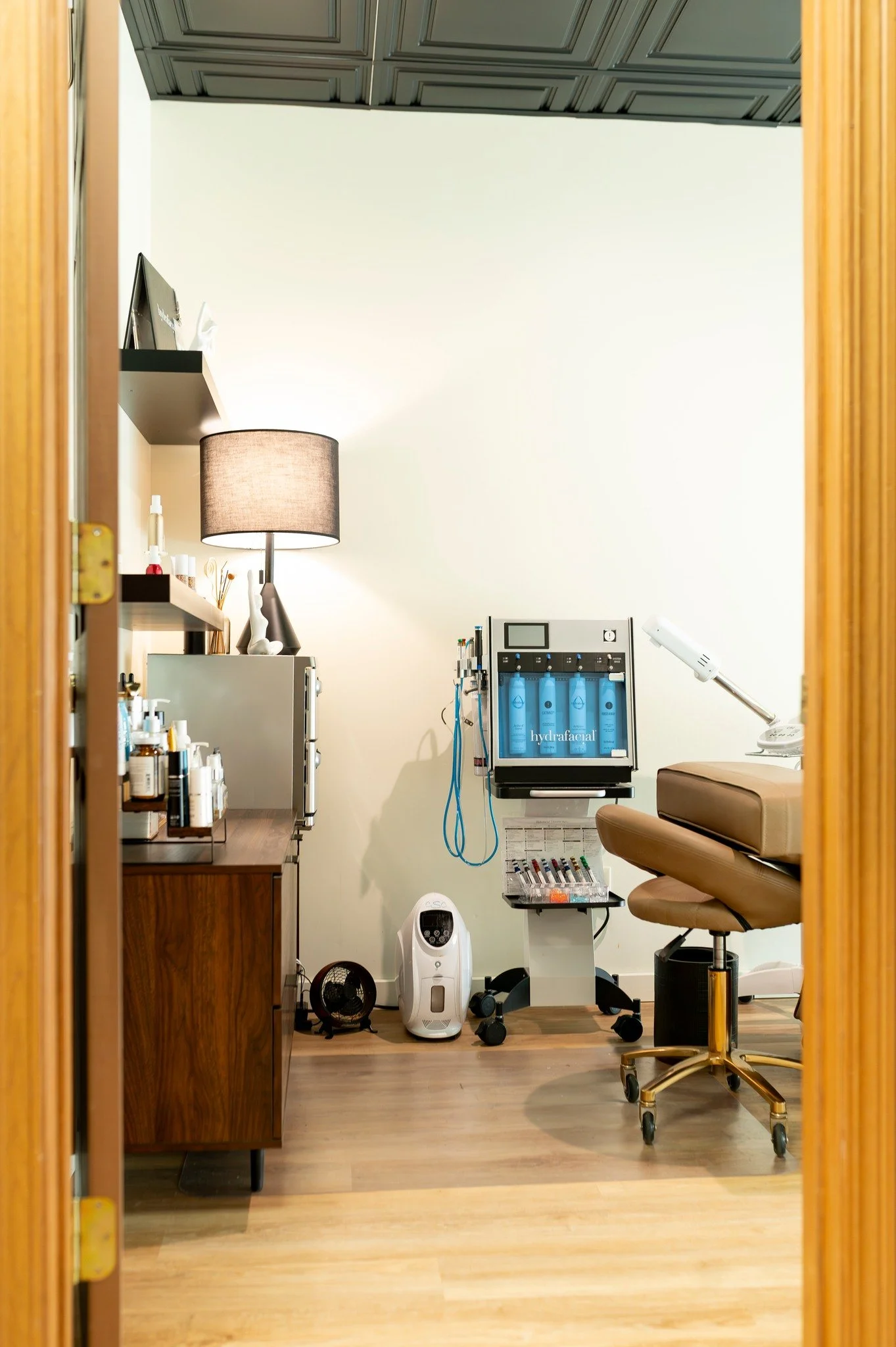 Your moment of calm starts here. 💧✨
Relax, refresh, and glow with a Hydrafacial.