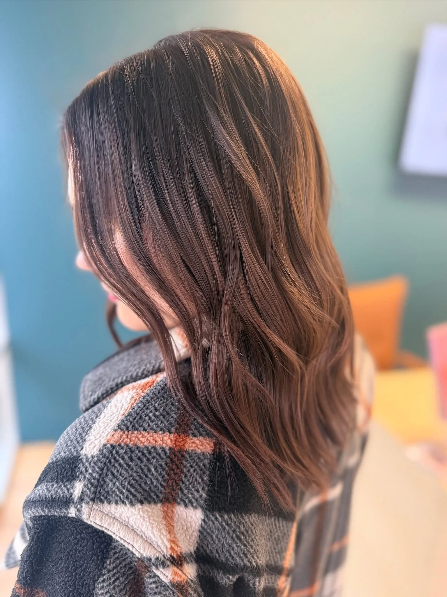 Soft dimension + effortless shine 
This lived-in brunette is giving depth, movement, and the prettiest natural glow 🤎

Perfect for anyone wanting low-maintenance color with high-impact results 

#BrunetteGoals #LivedInColor #HairTransformation #Heal