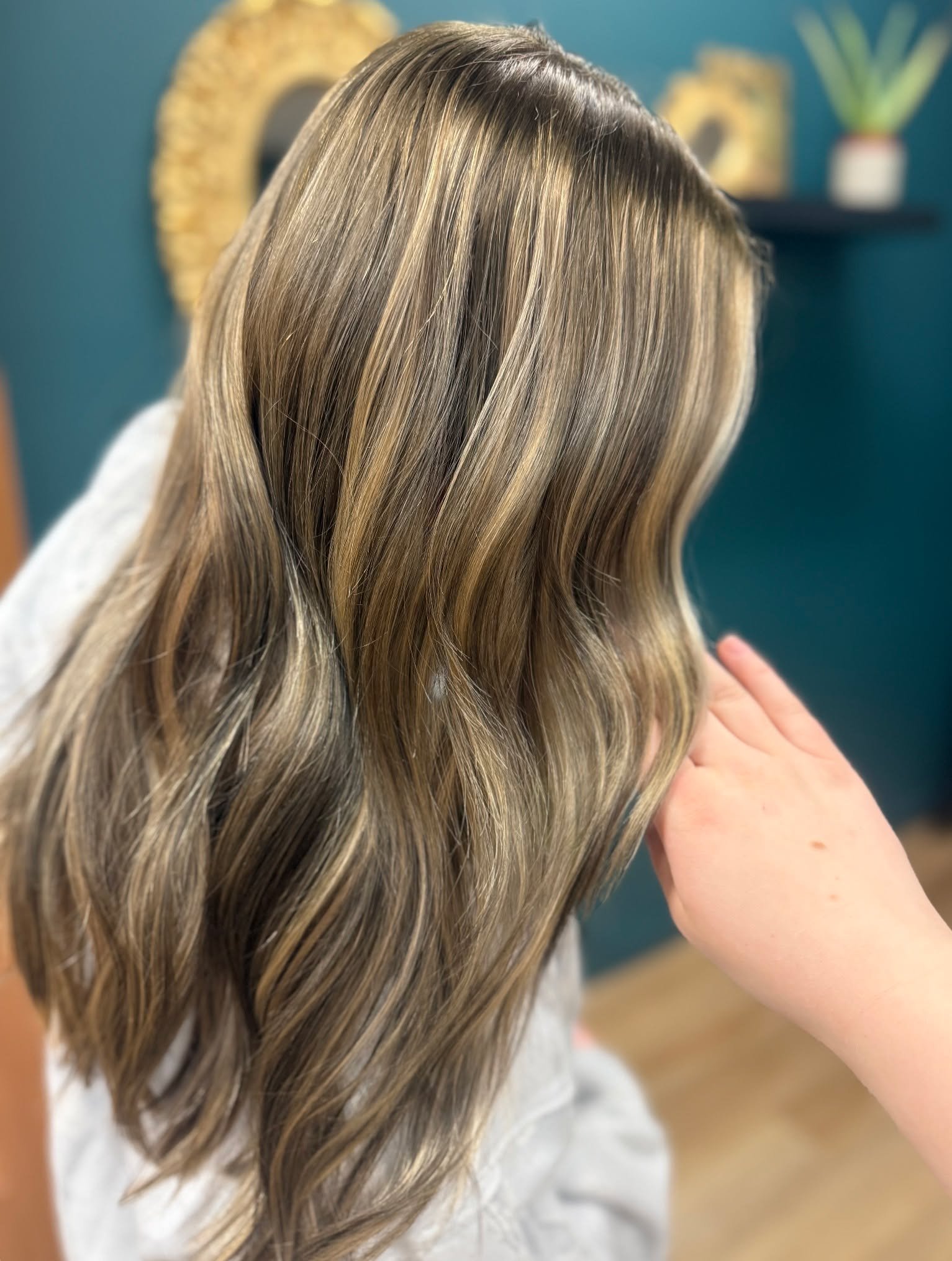 Spring may be taking its time, but these cool-toned blondes are already in full bloom 🌼✨
&bull;
Request an appointment for your dream hair on our website! 
willowlanespa.com
