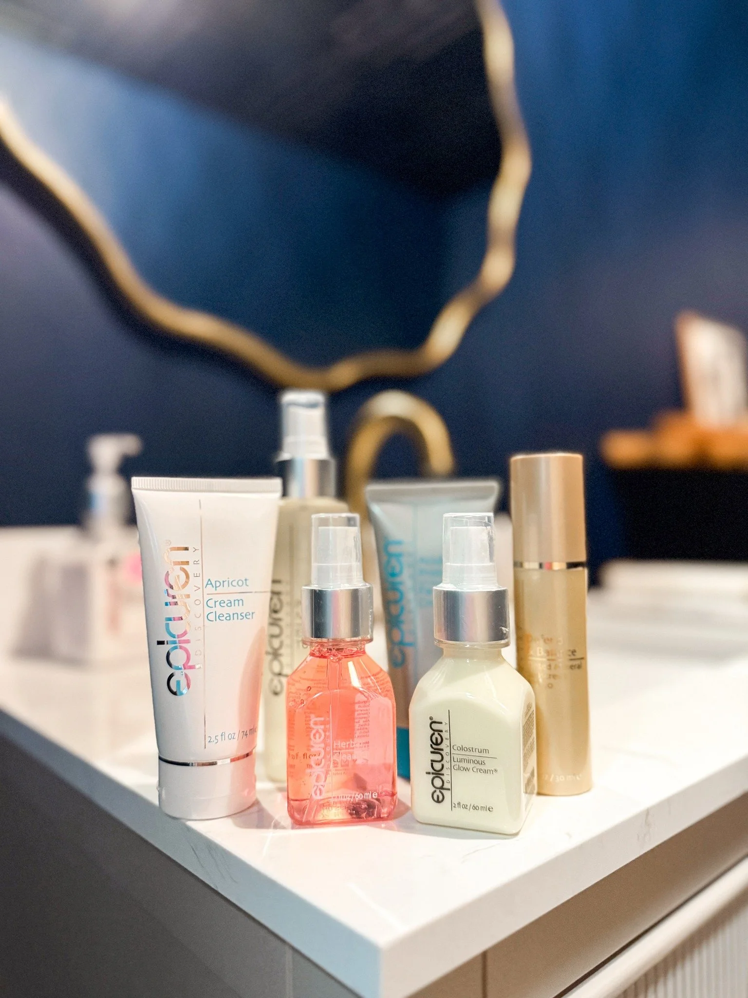 Kirsten&rsquo;s daily skincare lineup 🤍✨
These are the products she reaches for every single day for healthy, glowing, balanced skin:

🍑 Apricot Cream Cleanser
🌿 Herbal Cleanser
💧 Protein Mist
✨ Acidophilus Moisturizer
🥛 Colostrum Glow Cream
☀️ 