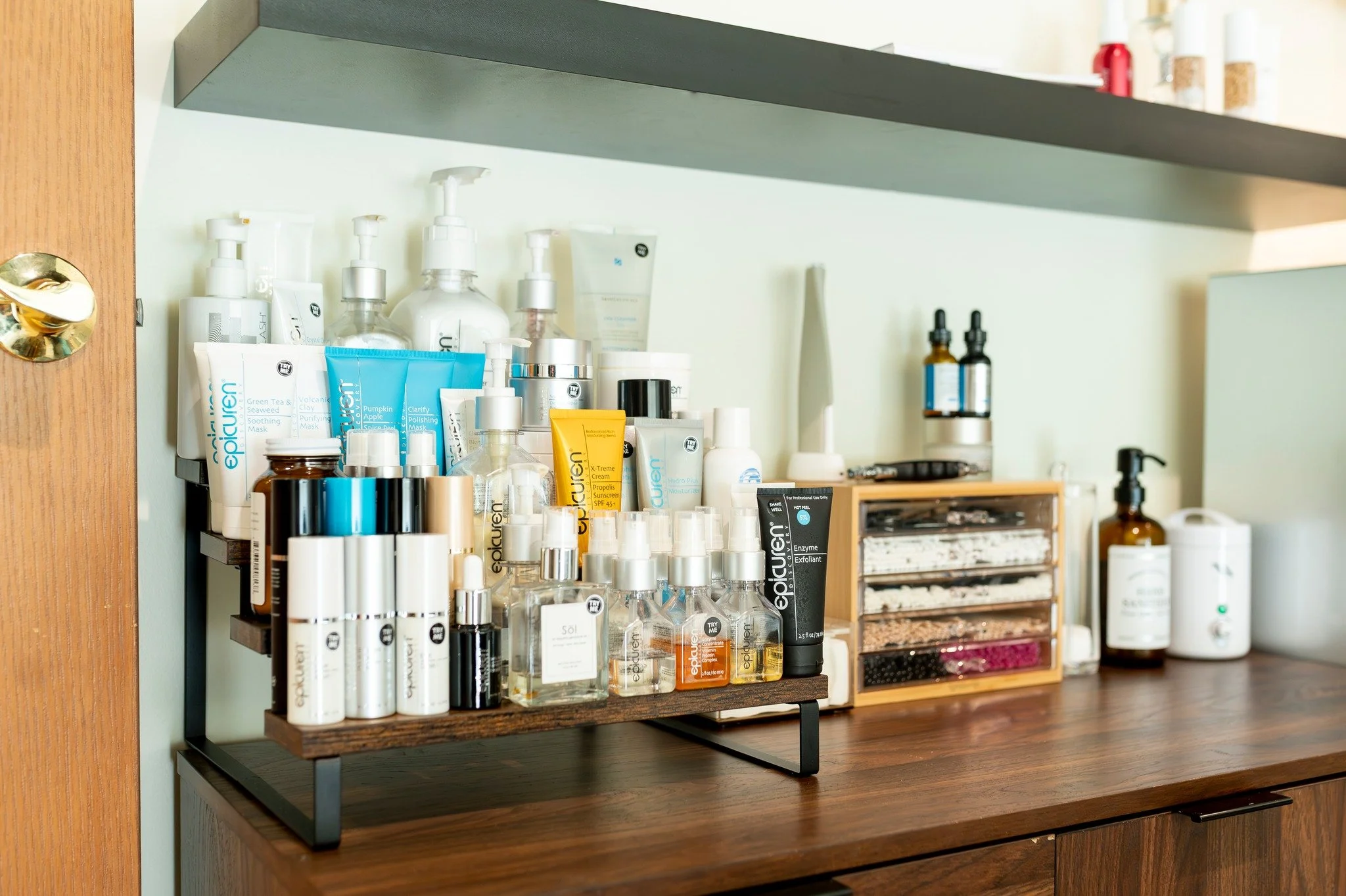 At Willow Lane Spa, every product on our shelves is chosen with intention. From advanced skincare to scalp health essentials, we believe professional-grade products make all the difference in your results at home and in the treatment room. ✨

We prou