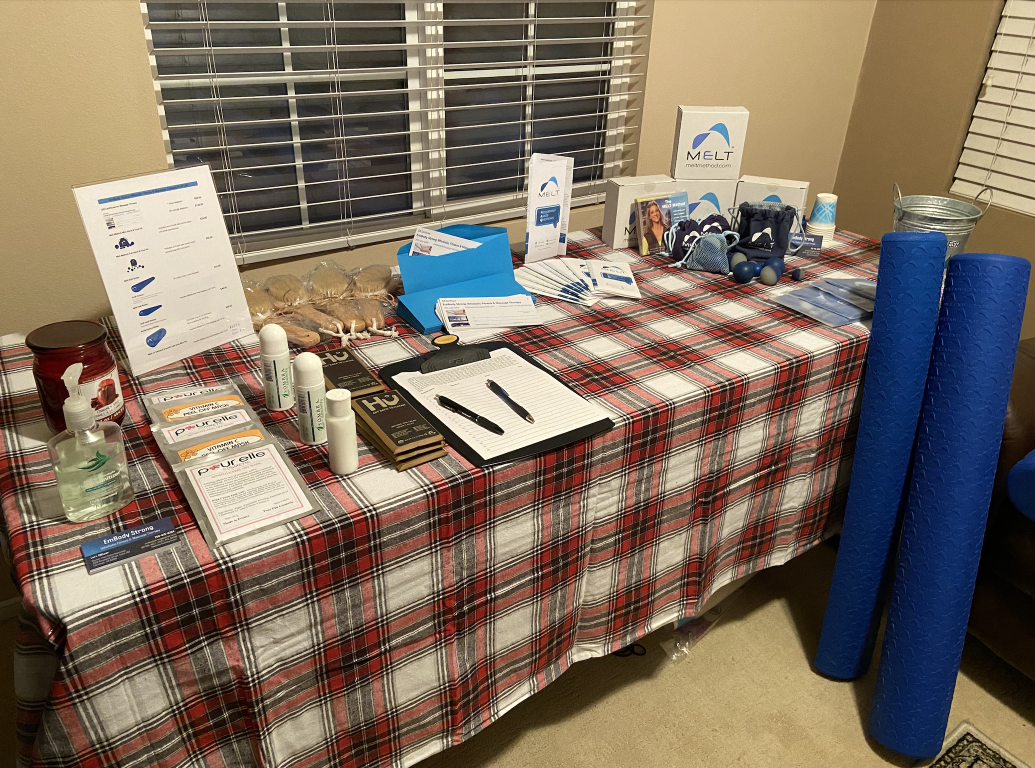 Display and demo products at a Holiday Gift Shopping Party