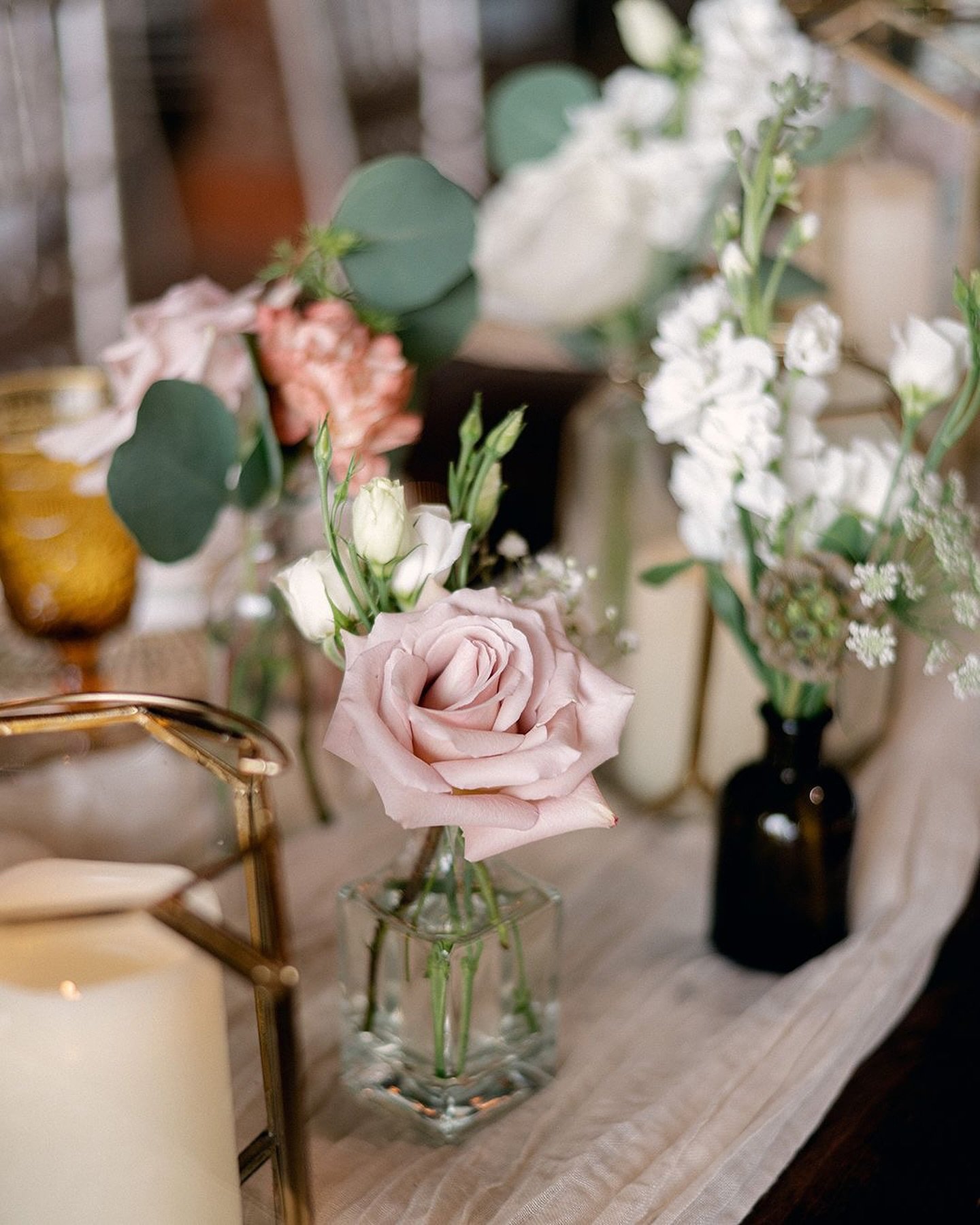 The simple beauty of bud vases. 😍🌸🥰

They may be small, but they can add up to be a mighty design choice.  These versatile pieces look great by themselves on cocktail tables or grouped together down the center of farm house tables or on round gues