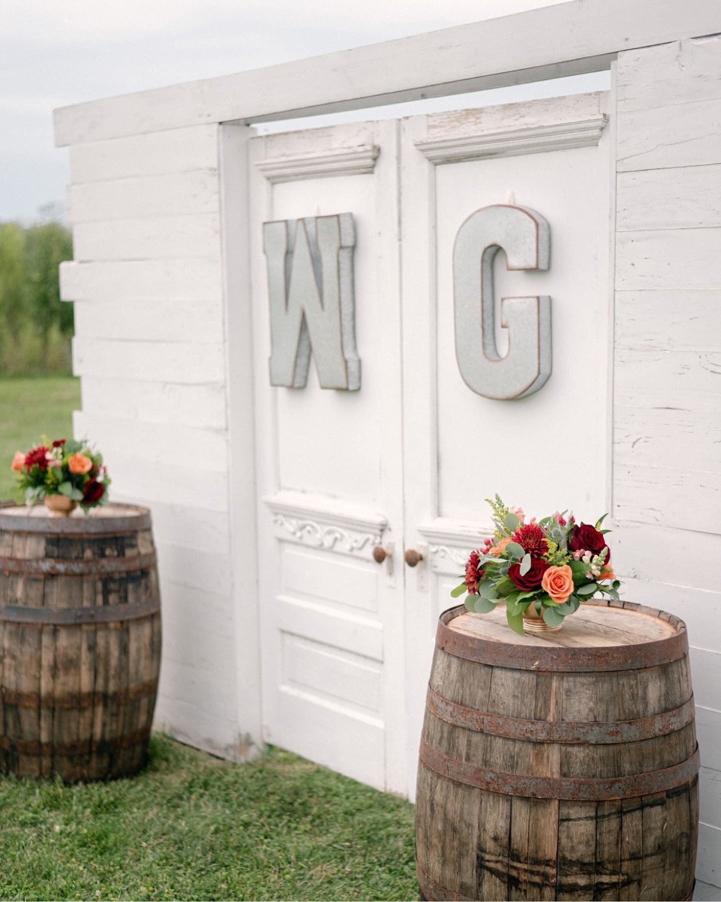 Fall weddings are right around the corner! 
🍁🧡🍂

Our Festive Fall Collection is perfect for fall and winter weddings. Featuring rich colors and textural elements styled in a natural design, this festive collection is perfect for any couple wanting