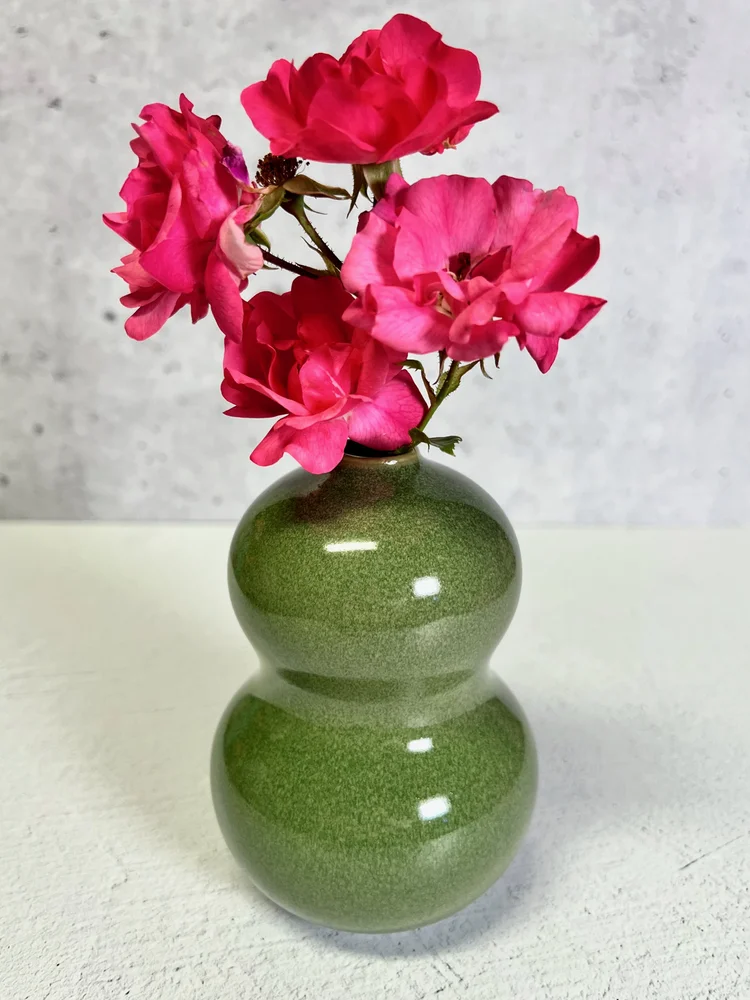 A jade double bulb bud vase
