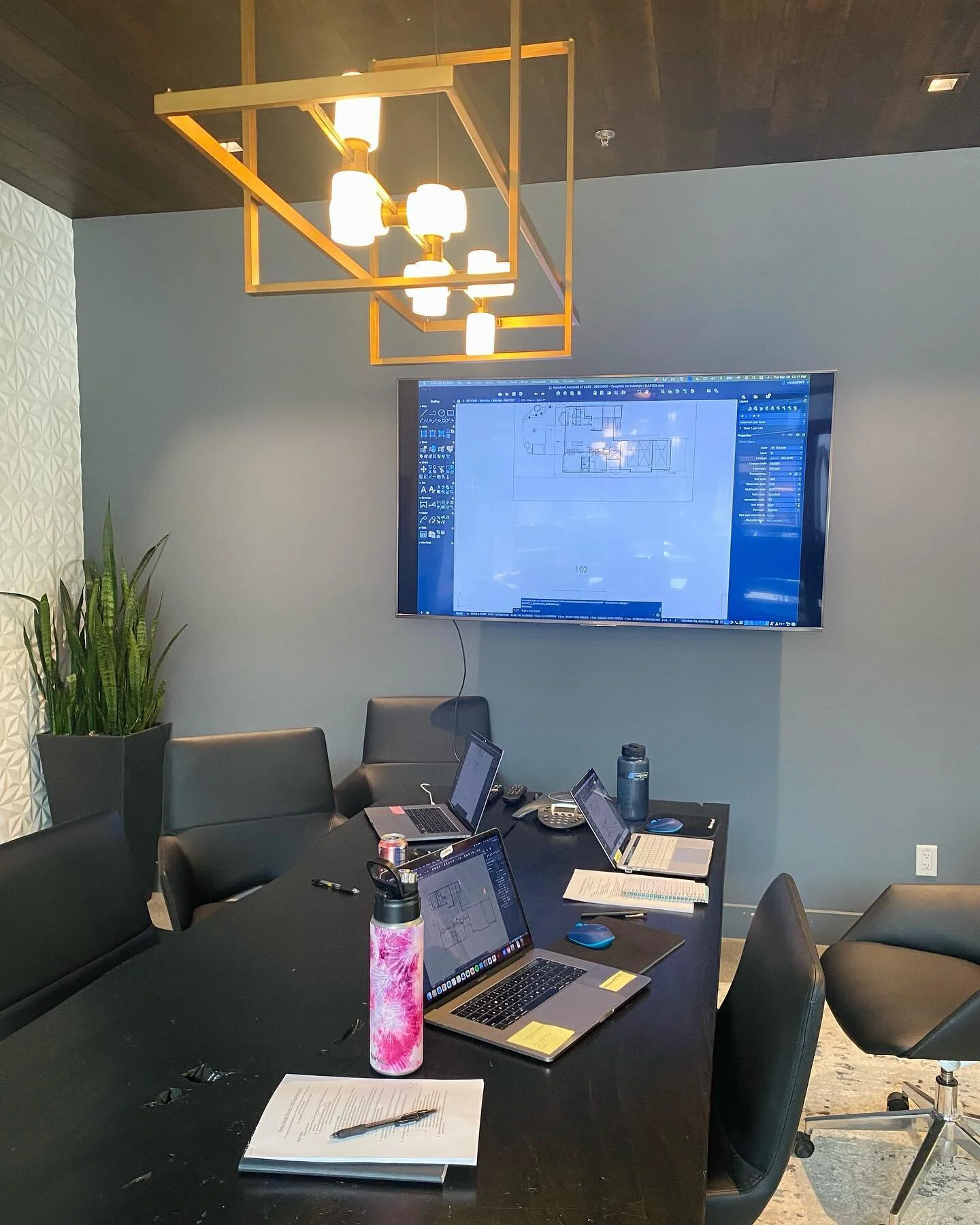 Thursday work vibes 
.
.
.
#BTS #interiordesigner #architecture