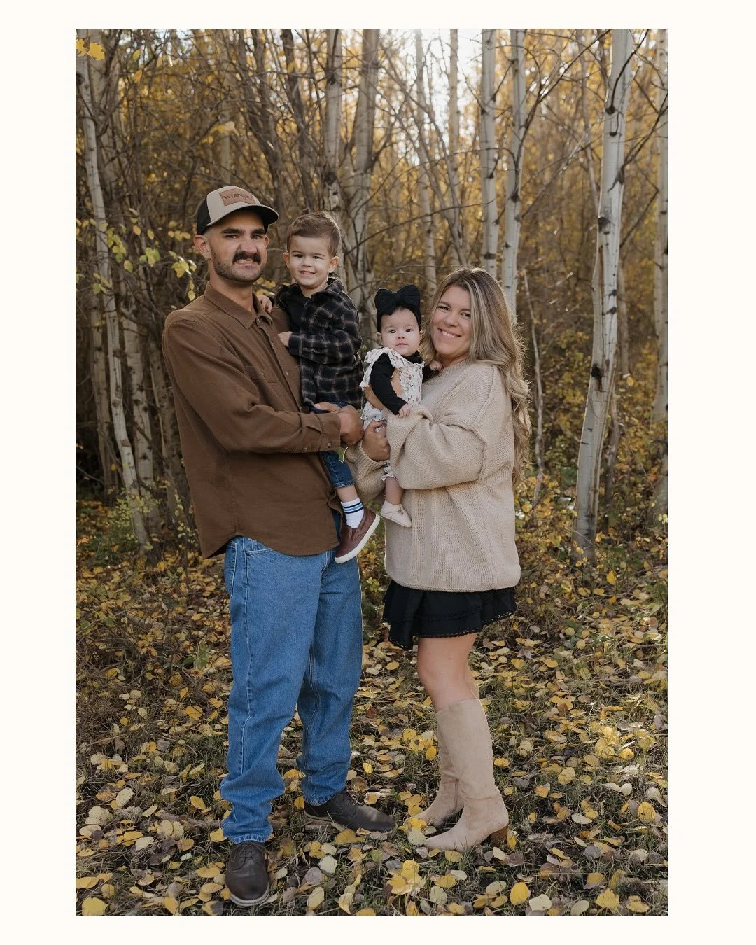 🍁The Hobson Family 🍁

I love this season of my photography has been doing a lot of families! I AM LOVING IT! I truly think they are becoming my favorite session. I love seeing the parent interact and play with the kids, I love capturing this moment
