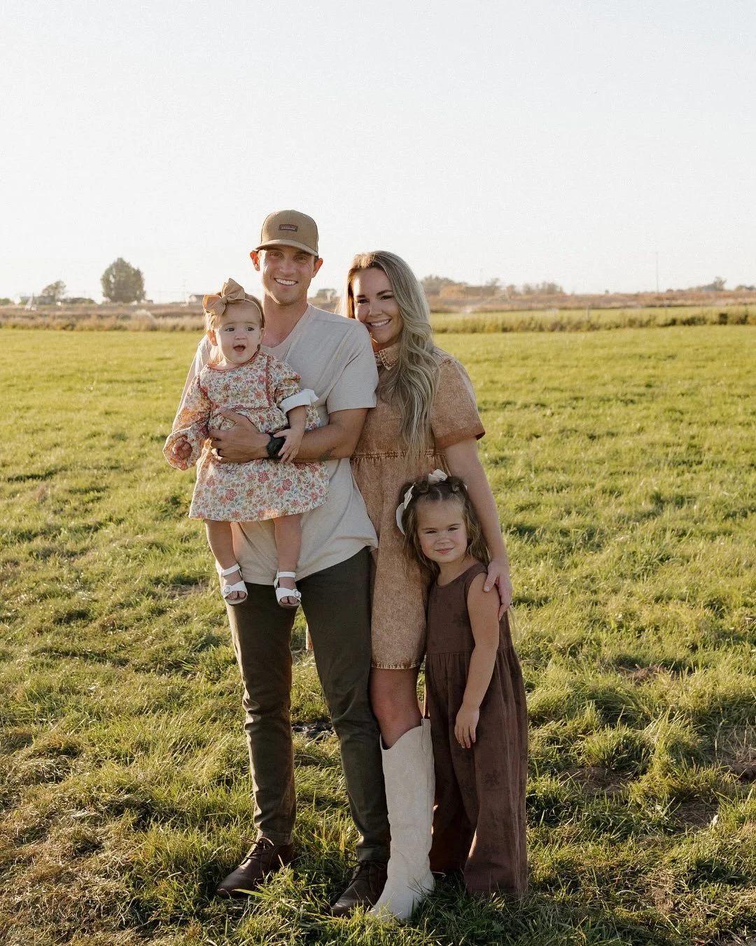 ☀️ The Alpaugh Family ☀️

When someone wants to take pictures in my field, it&rsquo;s an immediate YES!!!! I love having land I can utilize to capture beautiful photos. This family rocked their session and it couldn&rsquo;t have been a better evening