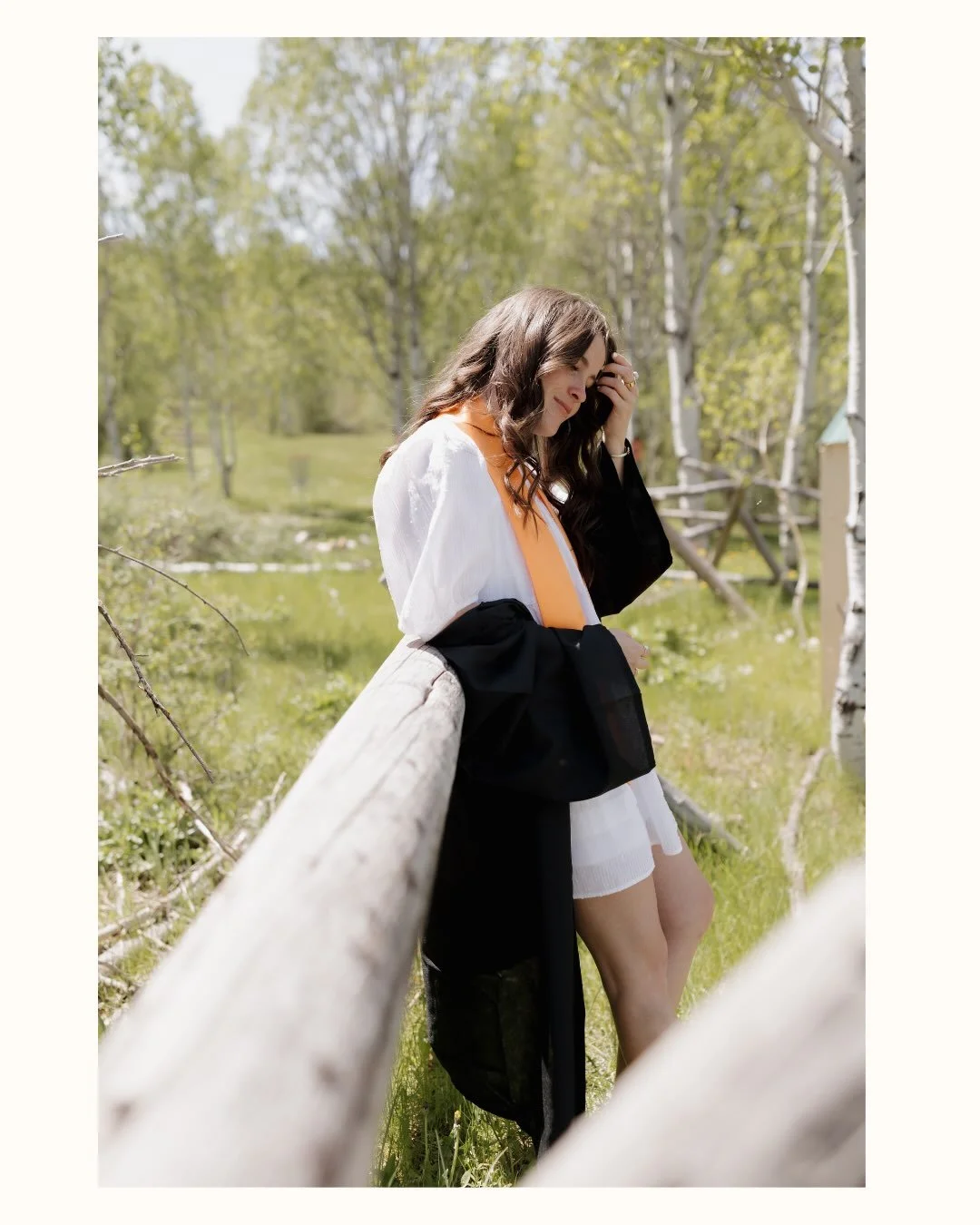 🎓 SENIORS&mdash;Don&rsquo;t Miss This! 🎓

Just a reminder that when you book your Senior Session with me, you&rsquo;ll receive a FREE 30-minute Cap &amp; Gown Mini Session in the spring! 🎉

It&rsquo;s the perfect way to celebrate graduation and ca
