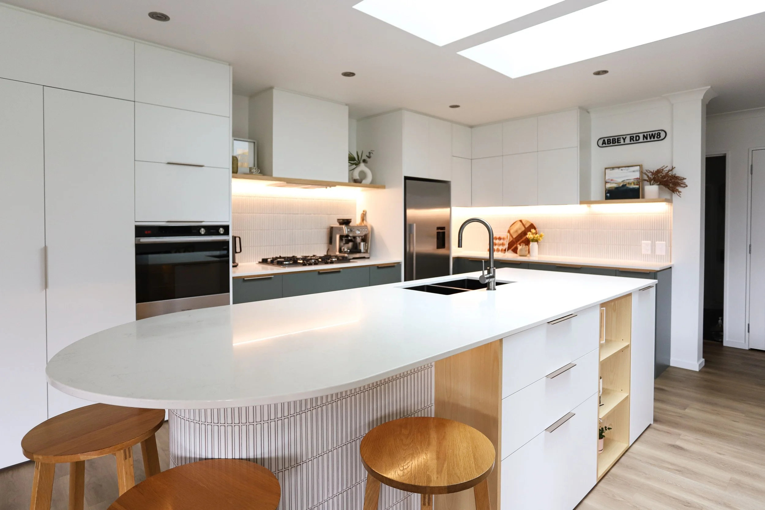 Light Curved Island Kitchen Design Nelson | The Custom Space