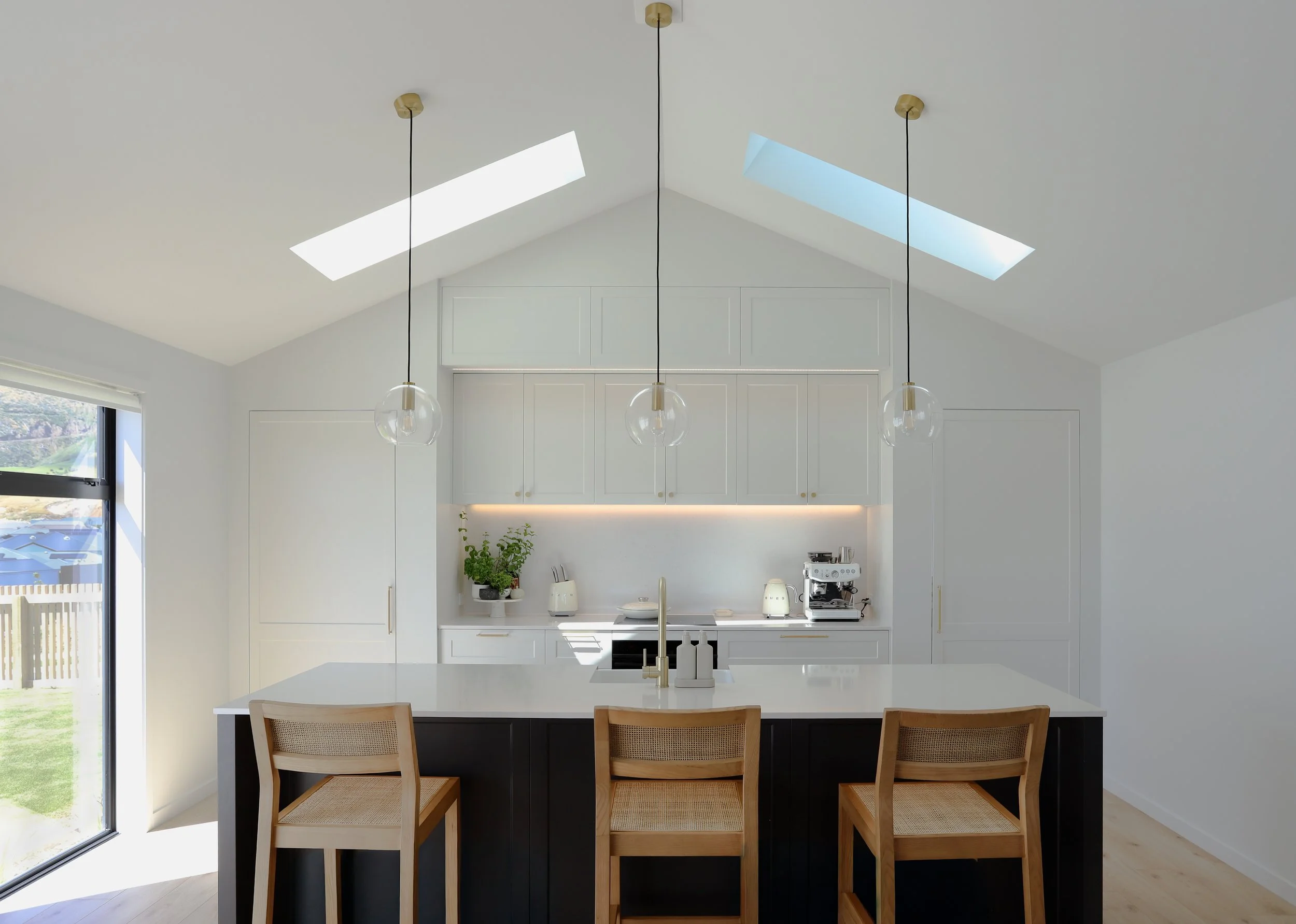 A Light-Filled Kitchen Designed to Work