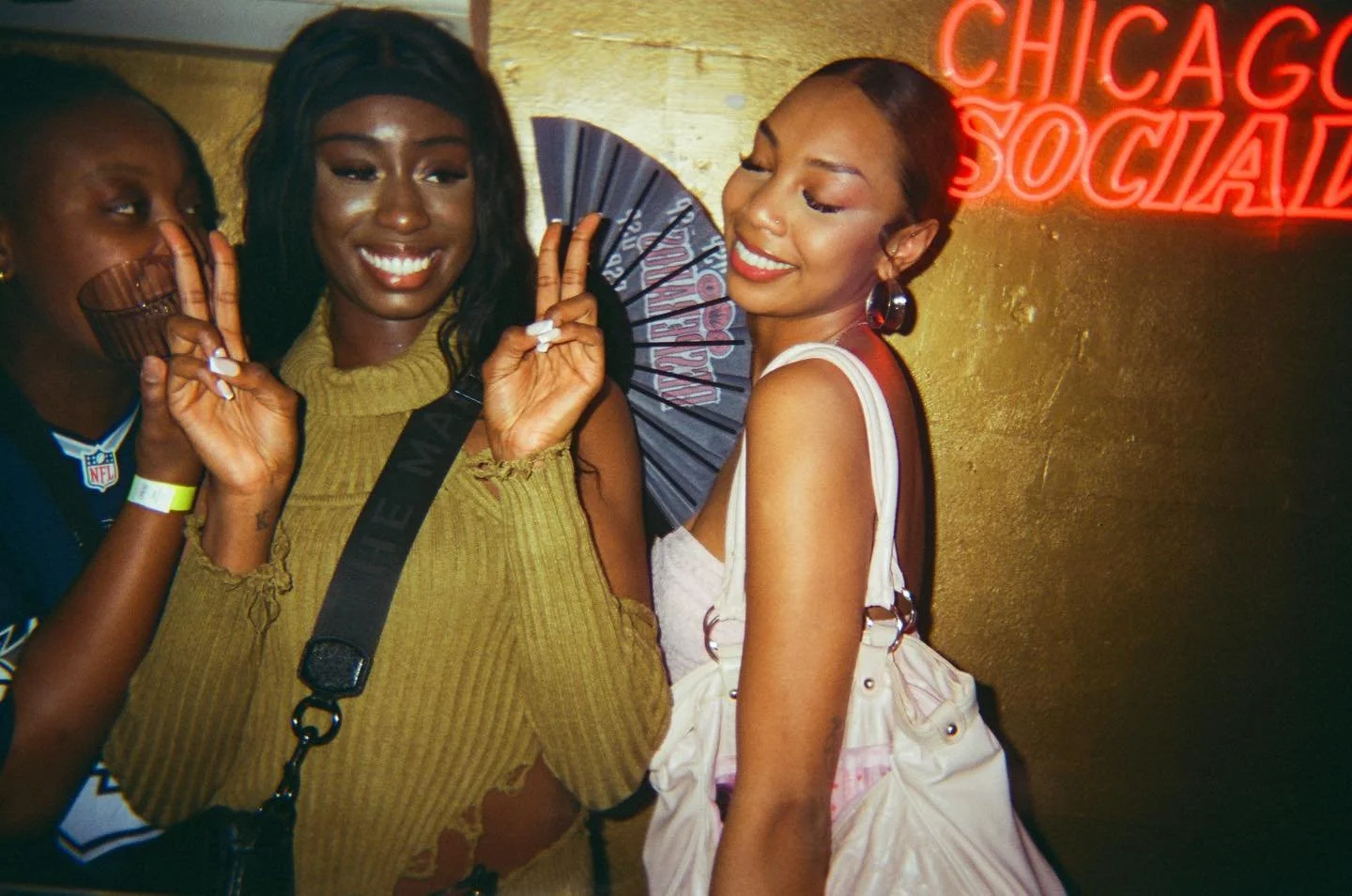 Disposable Diaries Episode 1 - We gave Amsterdam based DJ @leyroyelshot , known for his r&amp;b / hiphop sounds our disposable v1 camera for a week, to capture moments from his point of view as an artist 🎞️💥