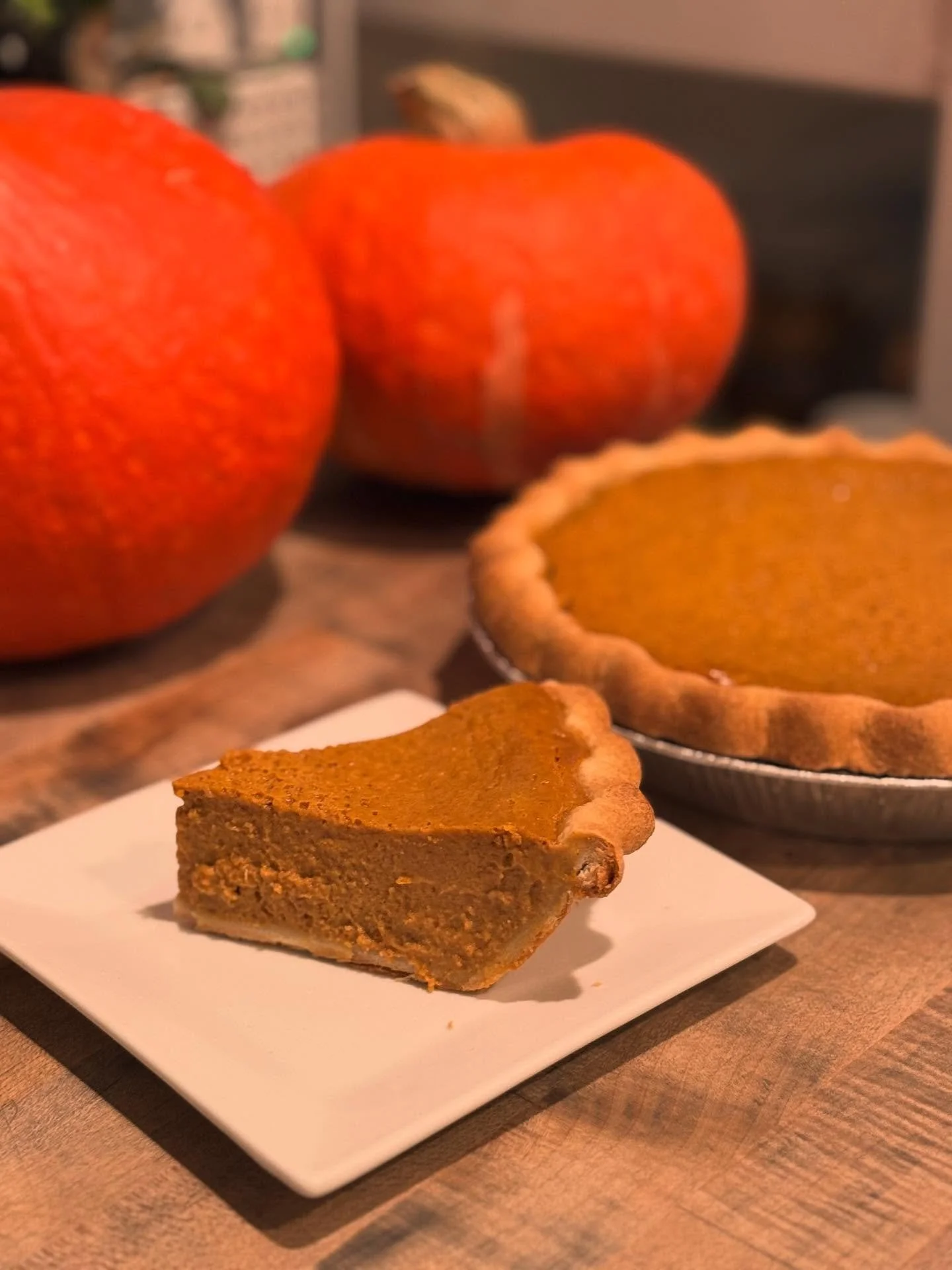 It’s officially October and we couldn’t be more happy to welcome all the wonderful fall flavors back into our kitchen. Swipe to see the tasty treats we have available for purchase this week. 
Whole pies/cakes AND singles slices available