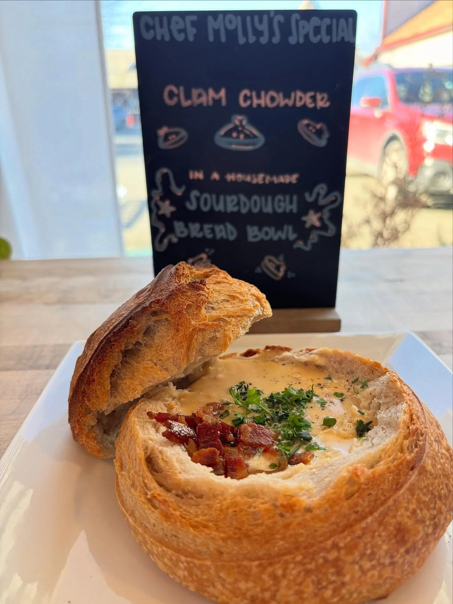 Happy Sunday, come cozy up with us and this beautiful Clam Chowder Bread bowl we have on special. Today only! 🐚 💕 🥖