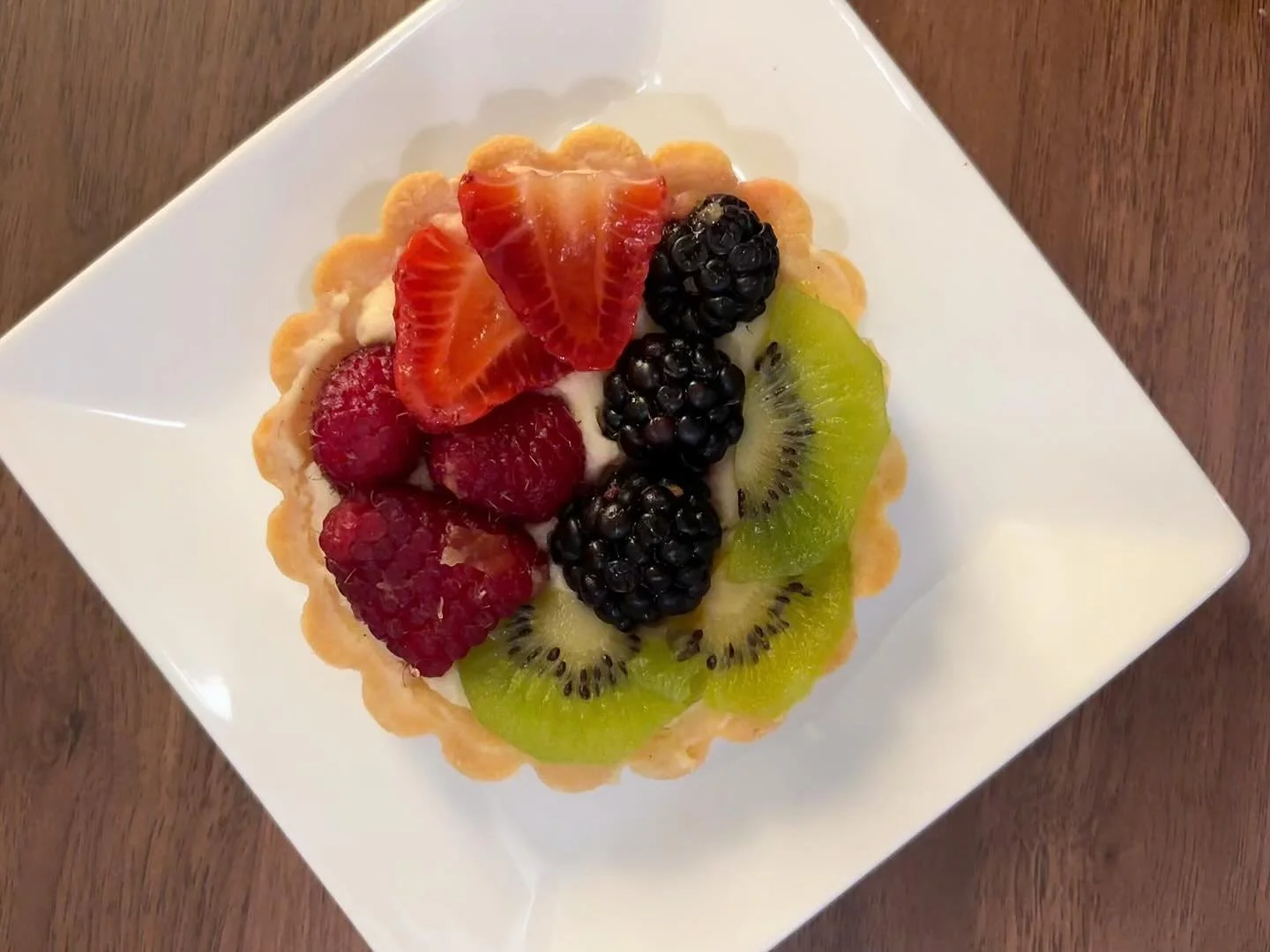 Need a little taste of summer this &ldquo;June-uary?&rdquo; Come grab a mini fruit tart from our grab and go fridge to brighten your day. 💕🍋